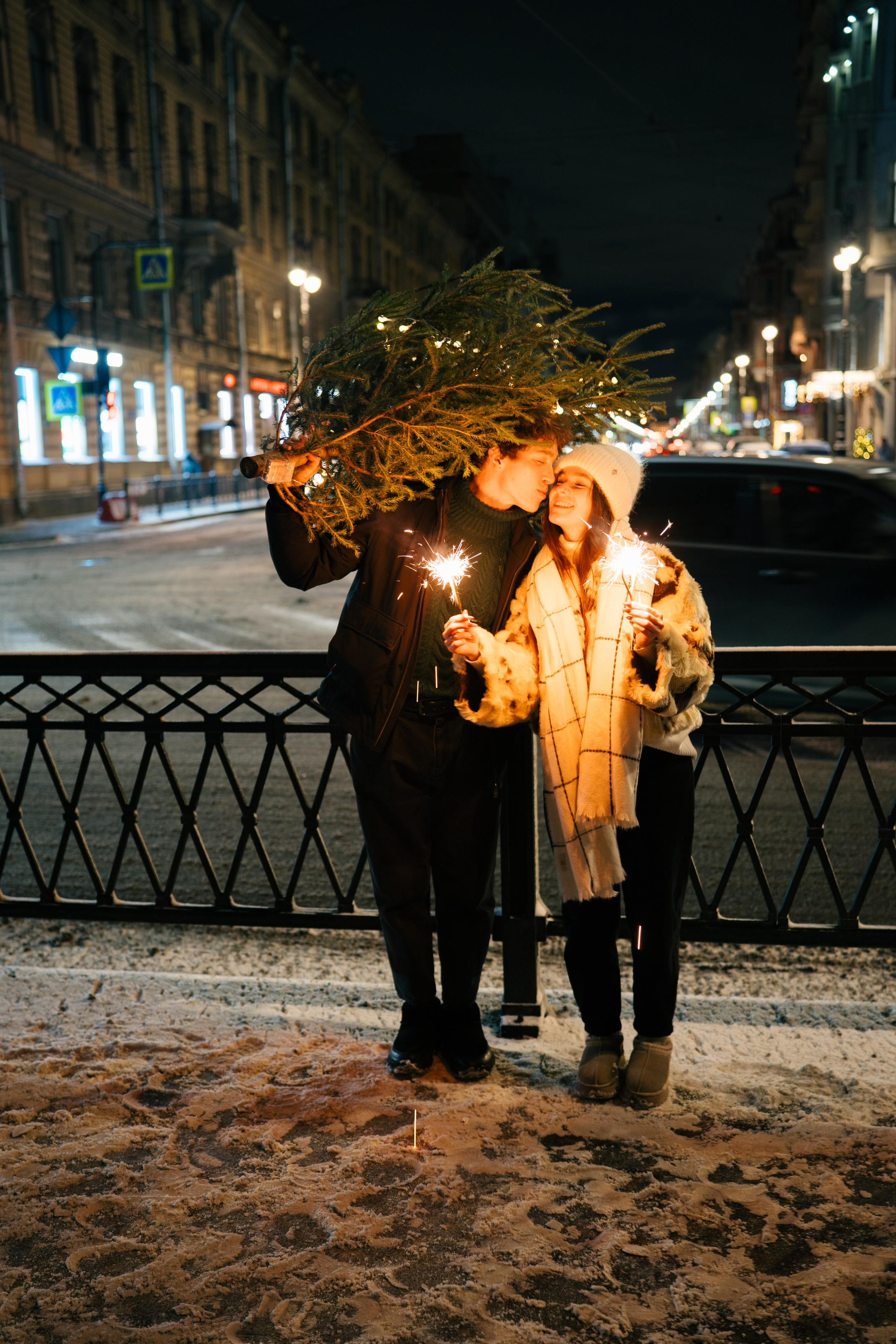 НОВОГОДНЯЯ ПРОГУЛКА ПАРЫ ПО ЧЕРНЫШЕВСКОЙ ПЕРЕД НОВЫМ ГОДОМ. Профессиональный фотограф, Санкт-Петербург — Виктория Богомолова