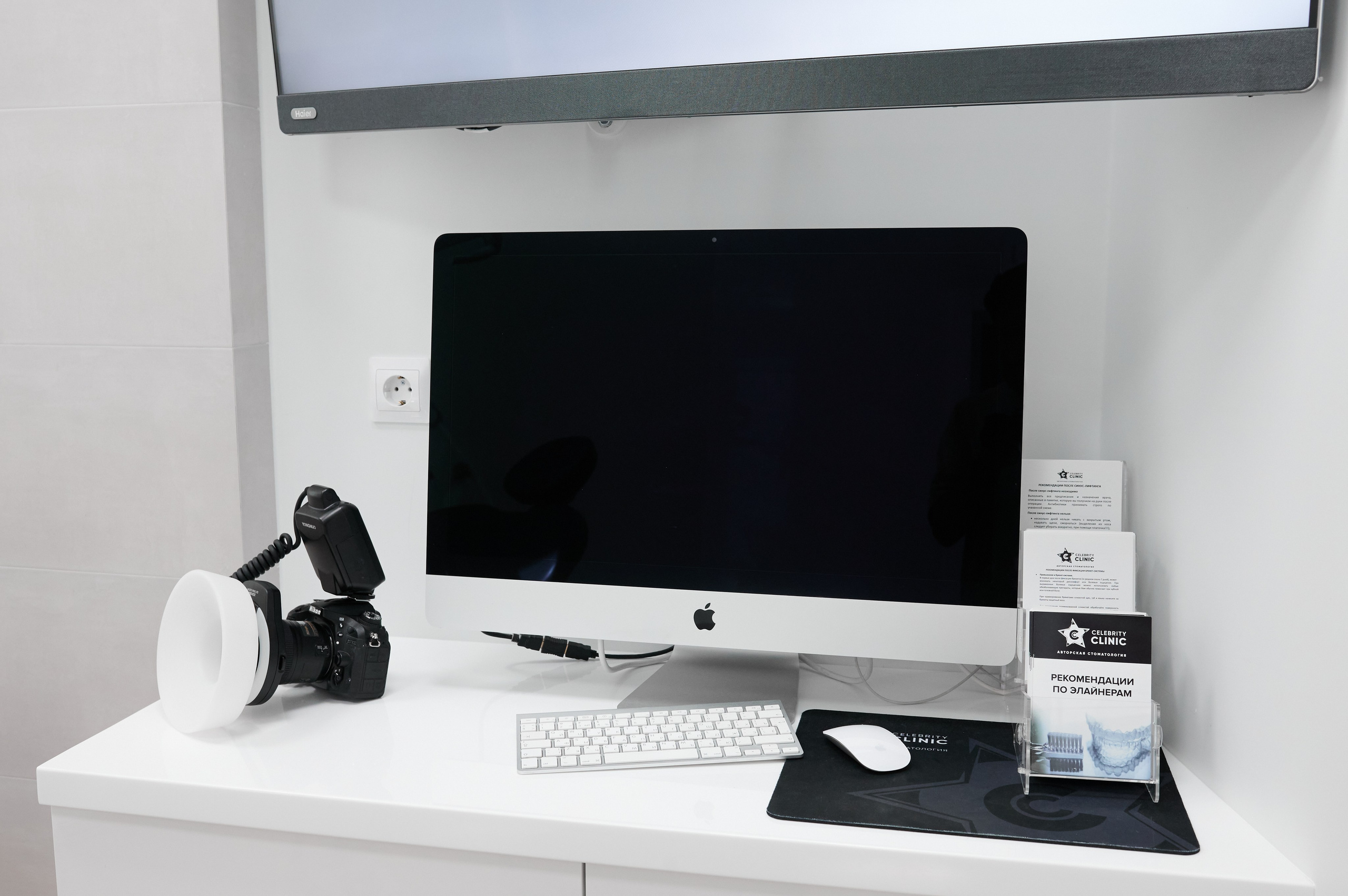 Современный стоматологический кабинет с панорамным окном и новым креслом. Профессиональная съемка интерьера клиники