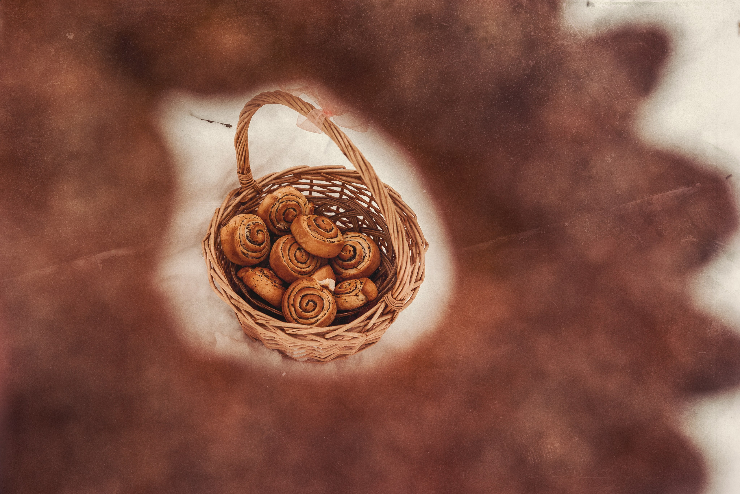 Варя и волк — по мотивам красной шапочки. Фотограф Крещение Венчание Москва