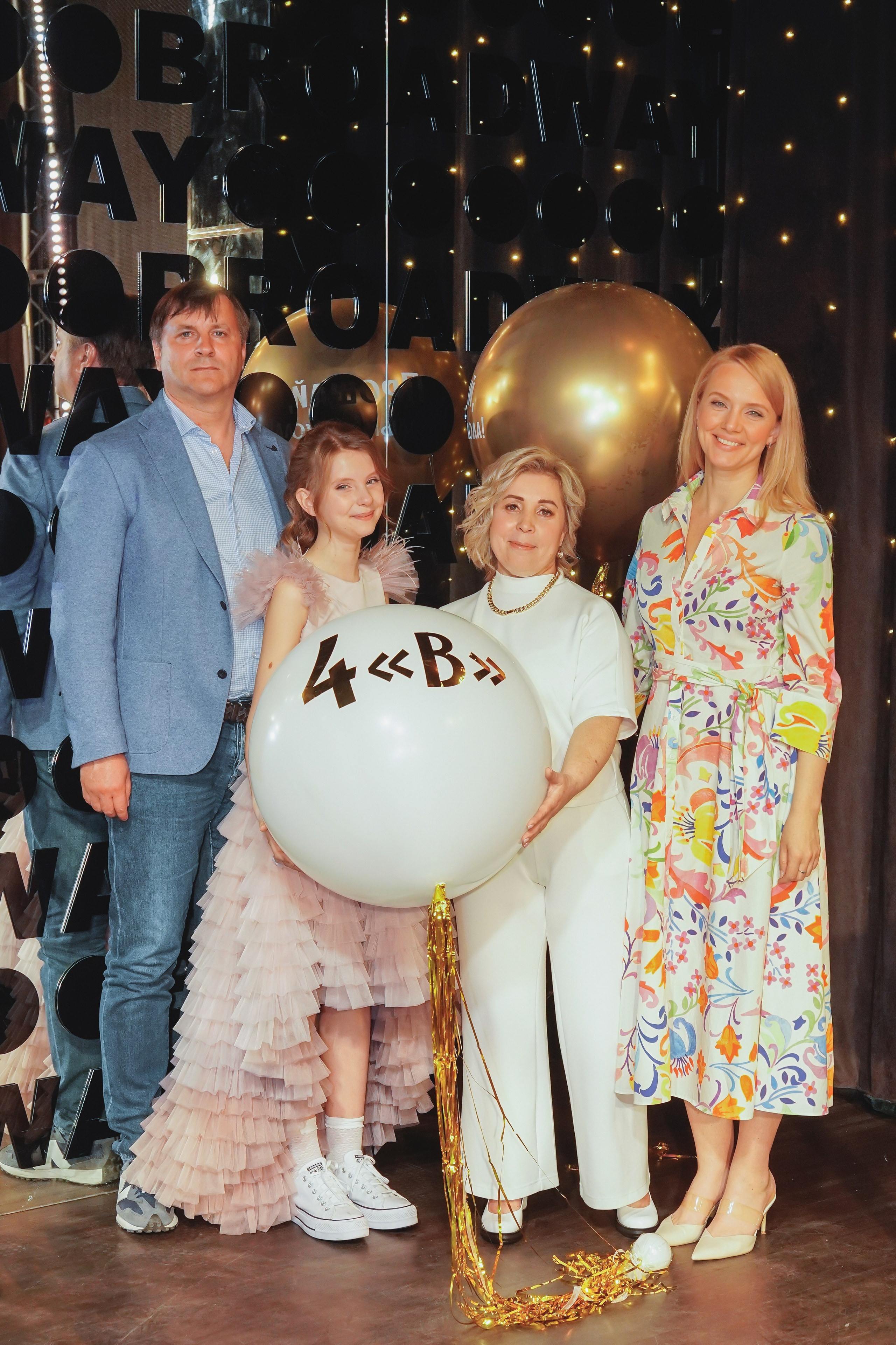 Выпускной. Занимаюсь профессиональной фотографией и живу рядом с Байкалом. Работаю в разных жанрах