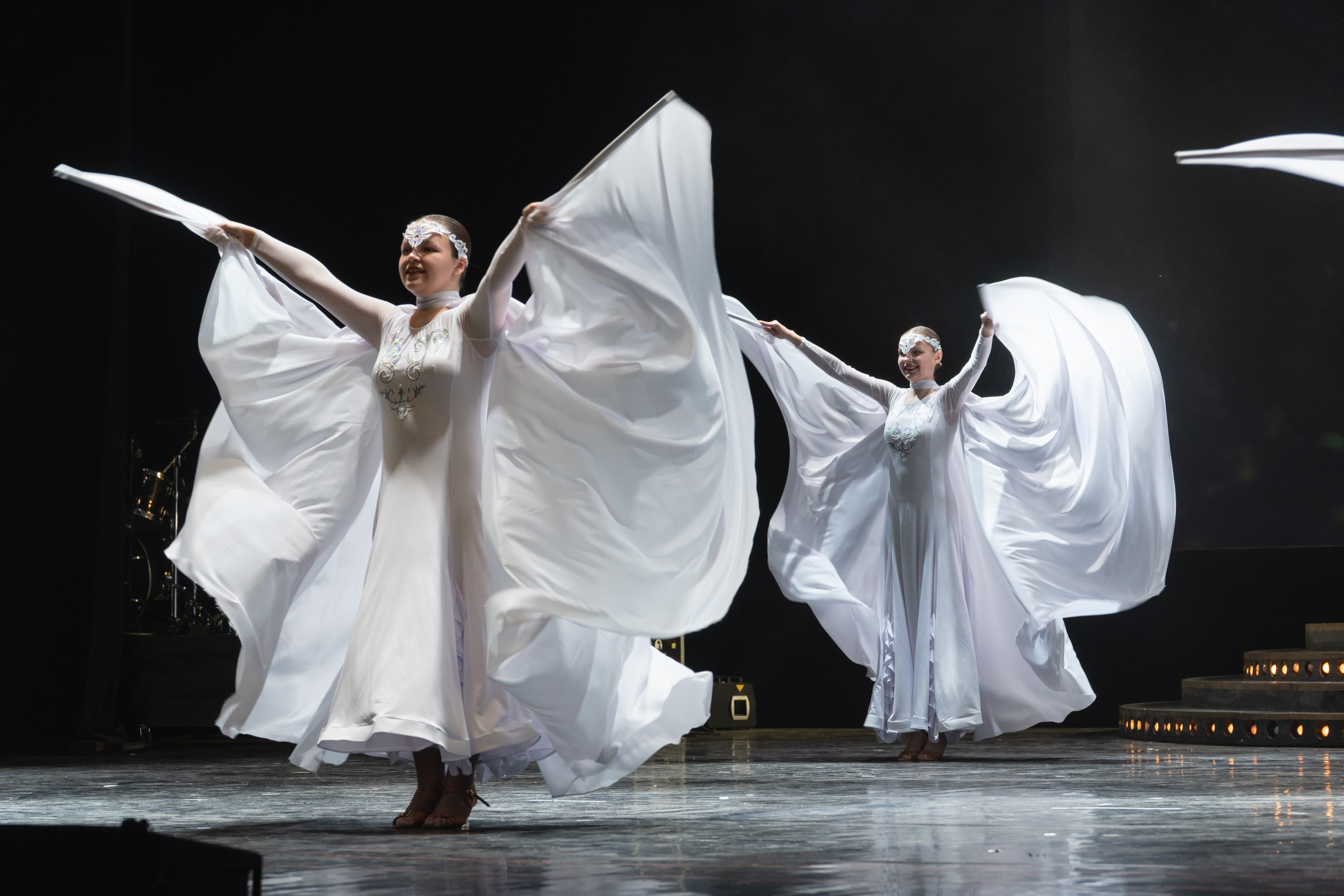 Музыкальный театр. Занимаюсь профессиональной фотографией и живу рядом с Байкалом. Работаю в разных жанрах