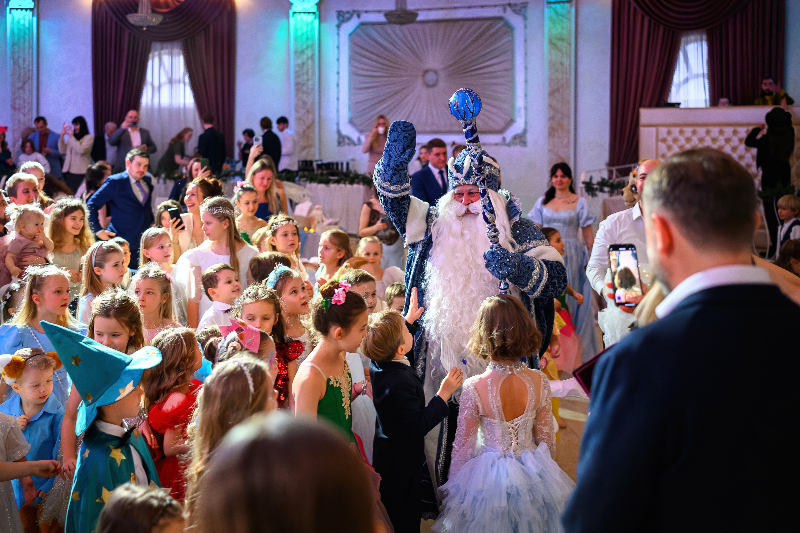 Репортажная фотосъемка мероприятий в Москве. Новогодний концерт 2025/2026. Интерьерный & Репортажный фотограф Озеров Денис, г. Москва