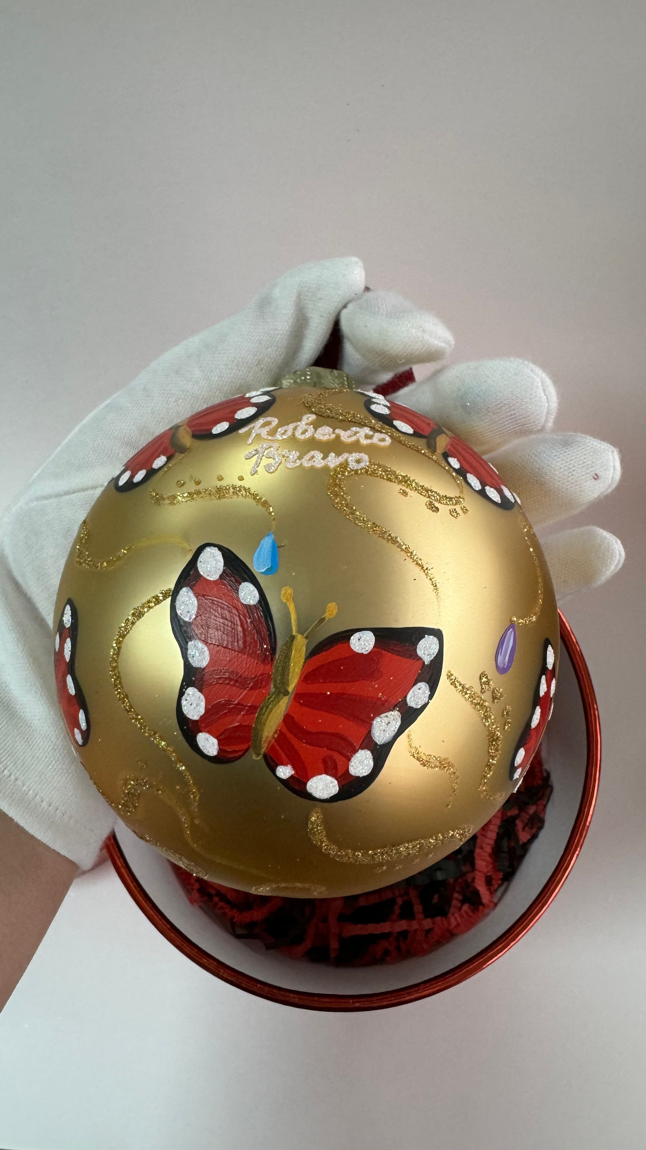 ArtSHARm- наше портфолио по ёлочным шарам с ручной росписью. Художественная ручная роспись елочных шаров, корпоративные подарки и восковые аромасвечи