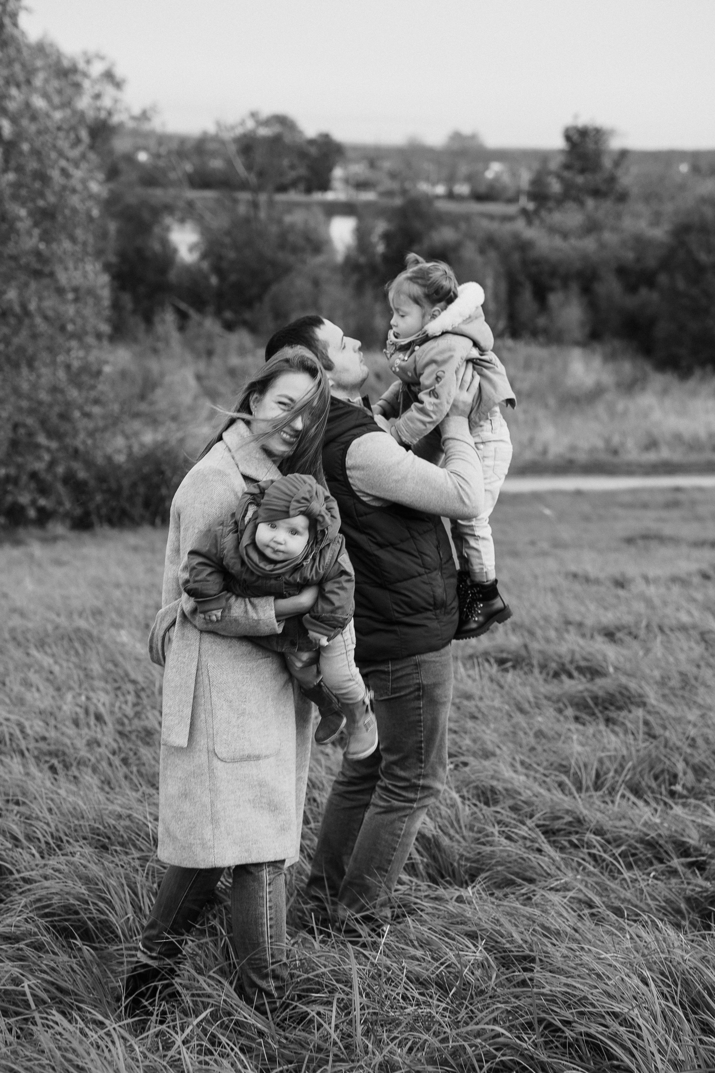 Семья Алеси и Ульяны на природе. Фотограф Ольга Игорева