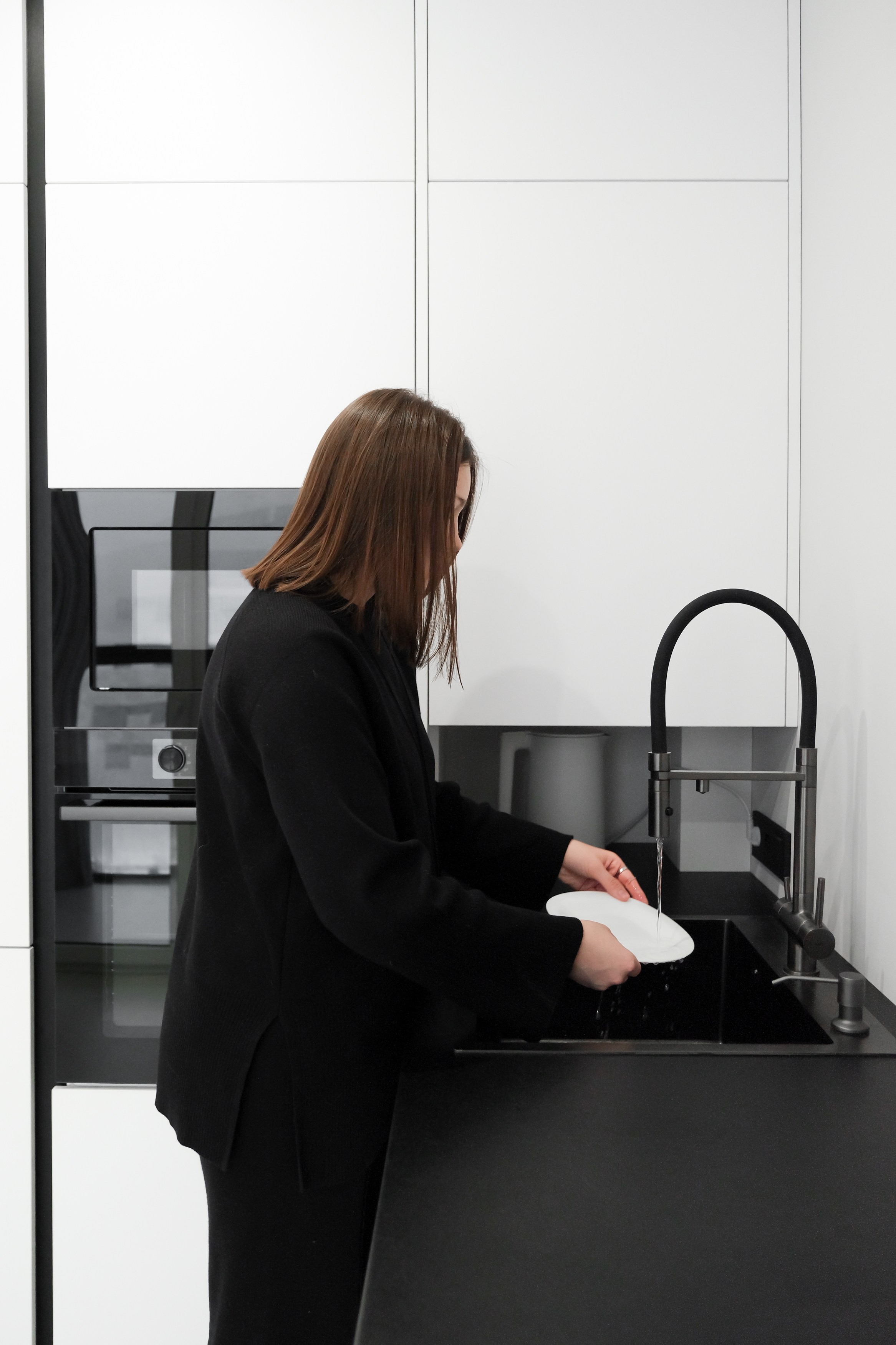 Мебель на заказ в Томске ЖК Михайловский Парк | Минималистичная кухня. ГУДРУМ — Мебель на заказ в Томске | Кухни | Шкафы | Стулья и Столы