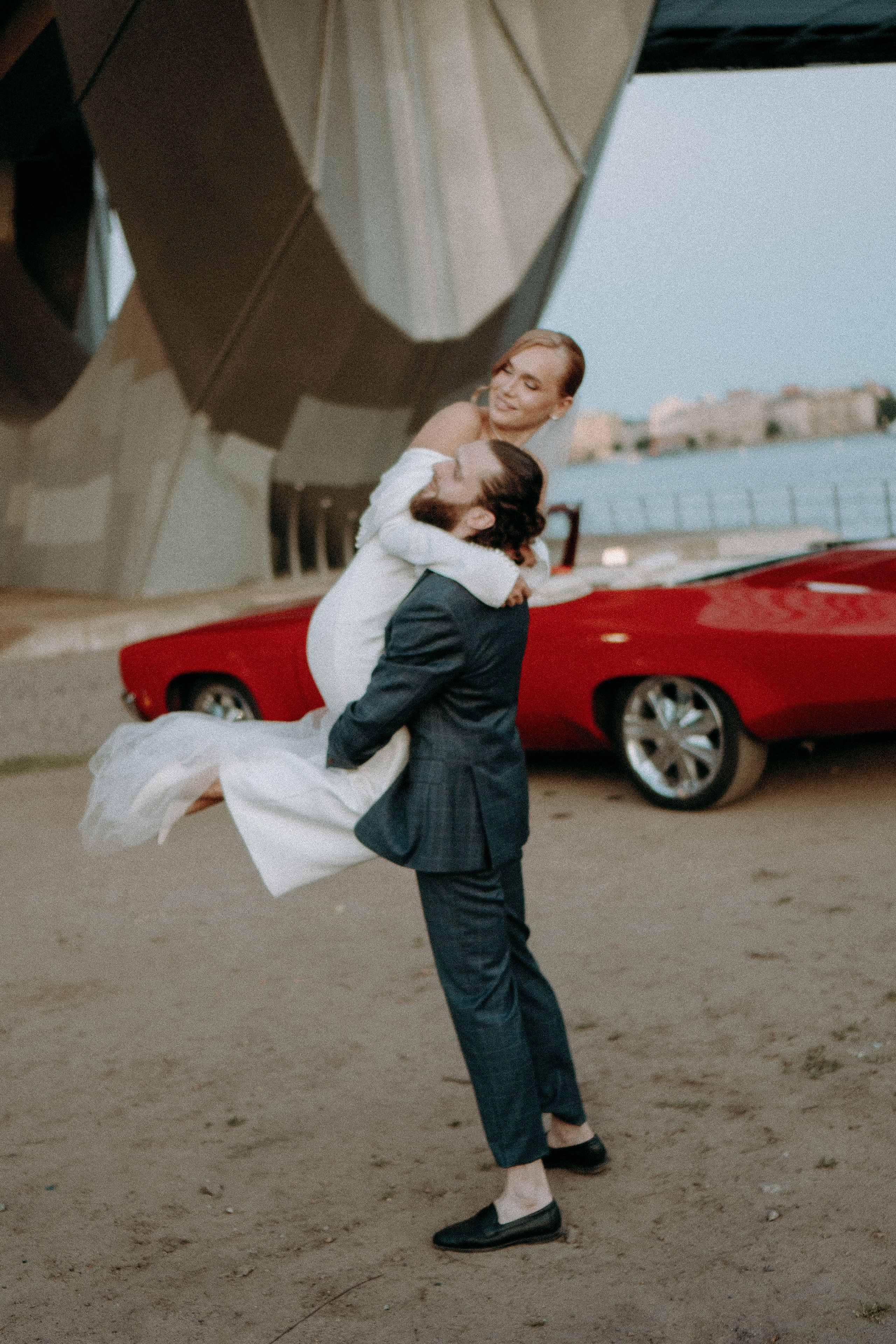 СВАДЕБНАЯ СЬЕМКА ВОЗЛЕ МСОТА БЕТАНКУРА НА КАБРИОЛЕТЕ. Профессиональный фотограф, Санкт-Петербург — Виктория Богомолова