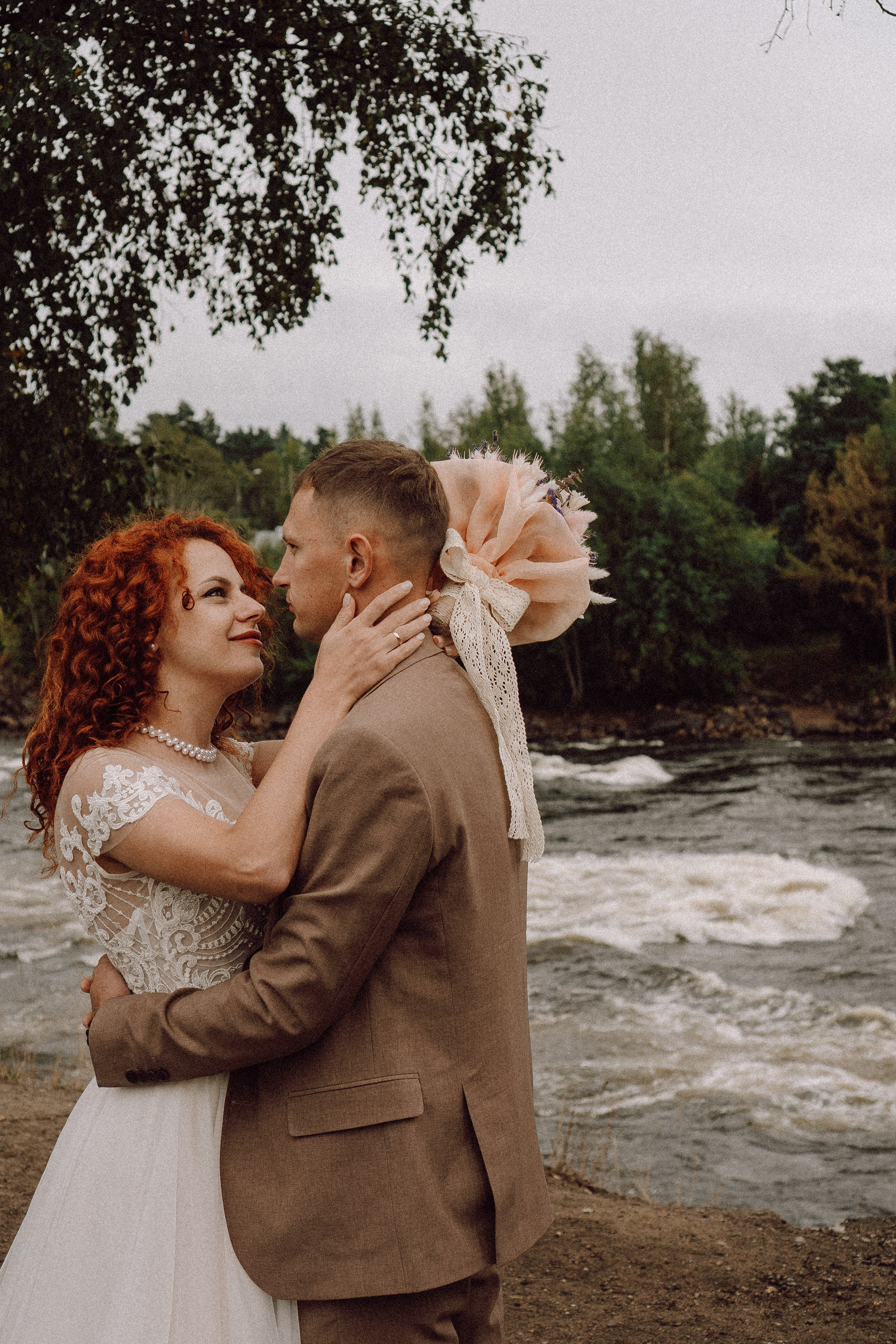 СВАДЕБНАЯ ФОТОСЕССИИЯ ПАРЫ В ГОРОДЕ ПРИОЗЕРСК В СОСНОВОМ ЛЕСУ И С ПИКАПОМ. Профессиональный фотограф, Санкт-Петербург — Виктория Богомолова