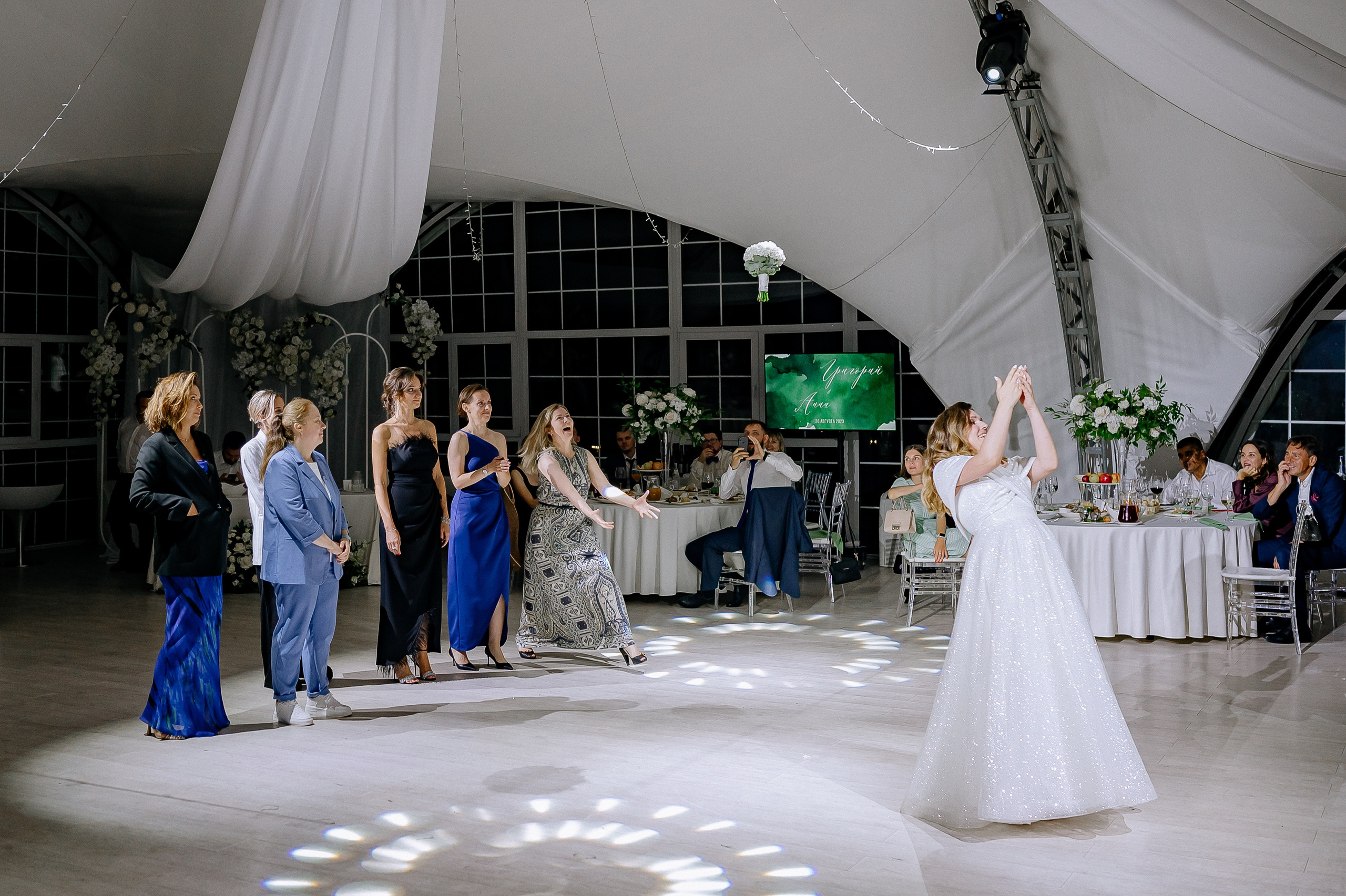 Свадебная фотосессия и выездная регистрация в Artiland. Свадебный фотограф Москва — Сергей и Татьяна