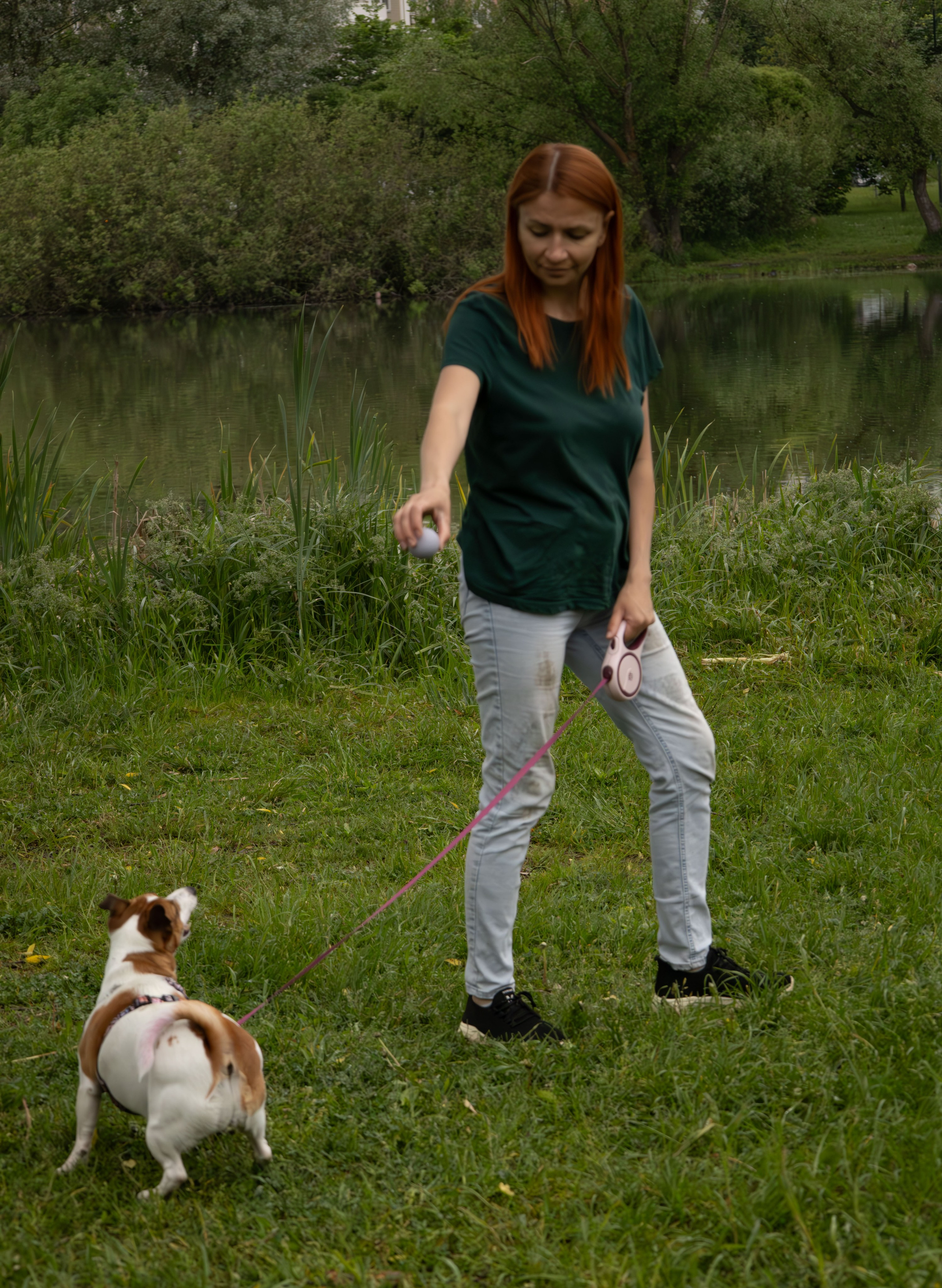 Моя маленькая спутница: Банни и Настя в Южнобутовском парке. Фотограф-анималист в Москве Екатерина Тихонова