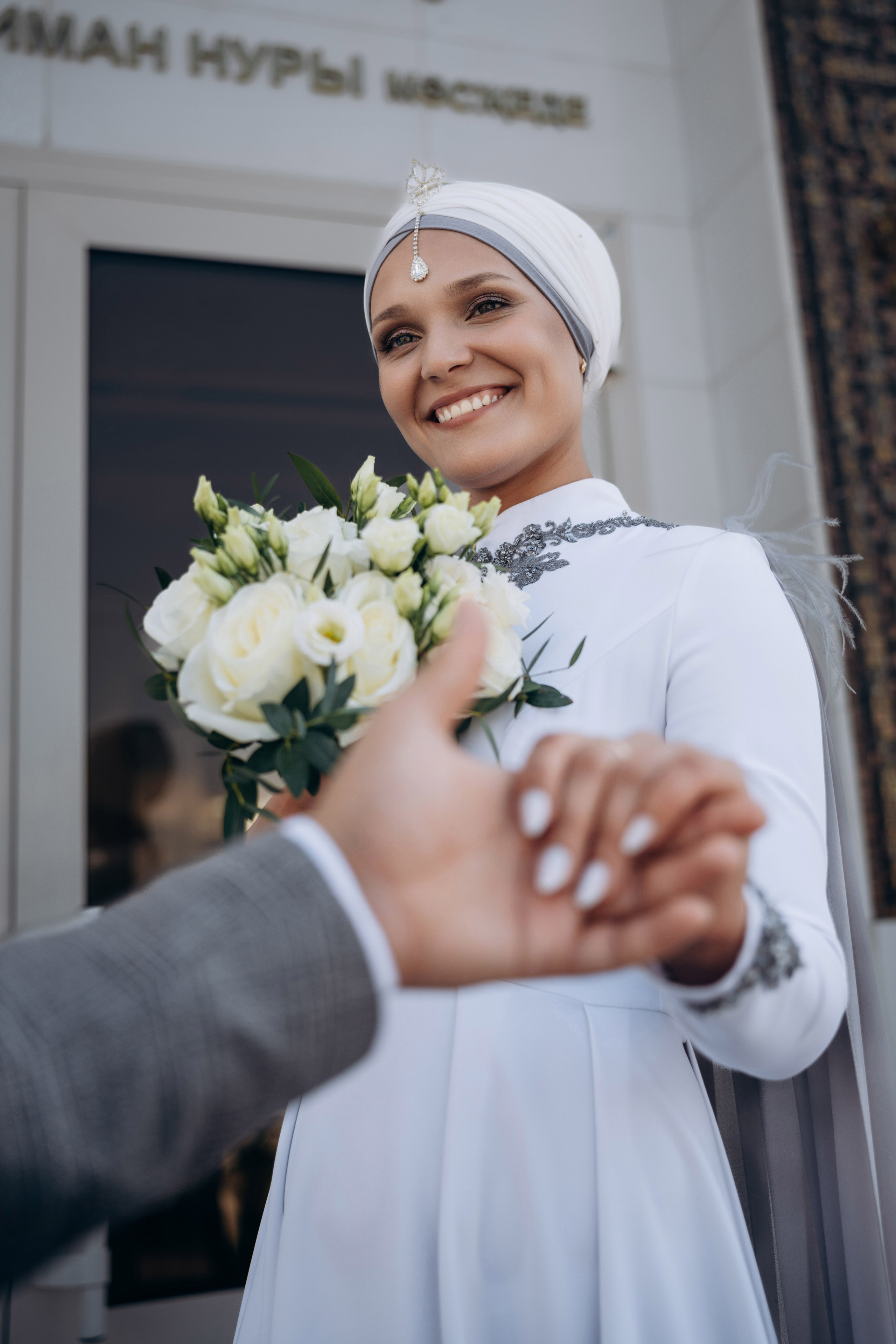 никах в мечети Иман Нуры, фотосессия в мечети Иман Нуры, фотограф на никах в Казани Ranas4you, образ невесты на никах, завязывание платка Казань, платье на никах Казань