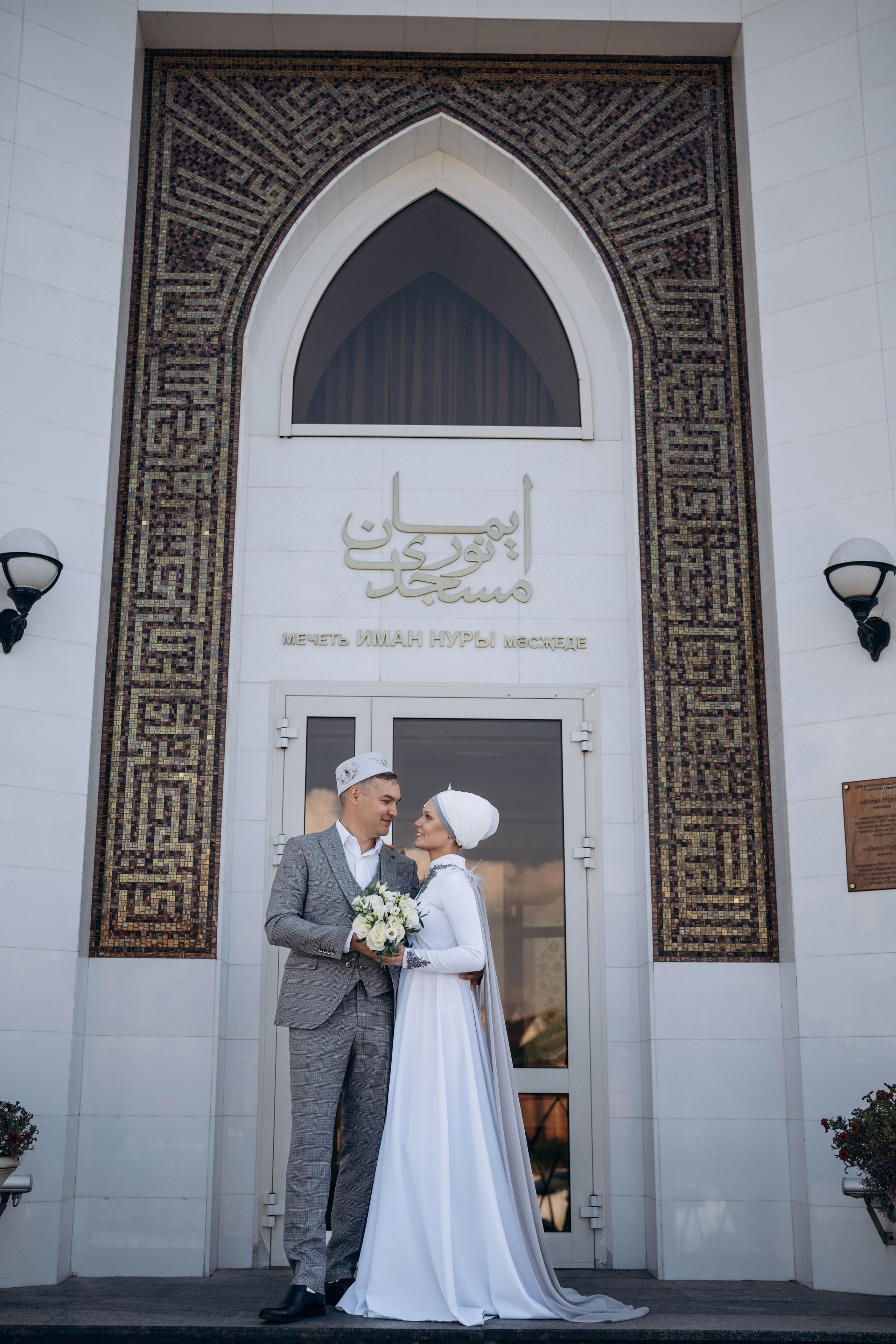 никах в мечети Иман Нуры, фотосессия в мечети Иман Нуры, фотограф на никах в Казани Ranas4you, образ невесты на никах, завязывание платка Казань, платье на никах Казань