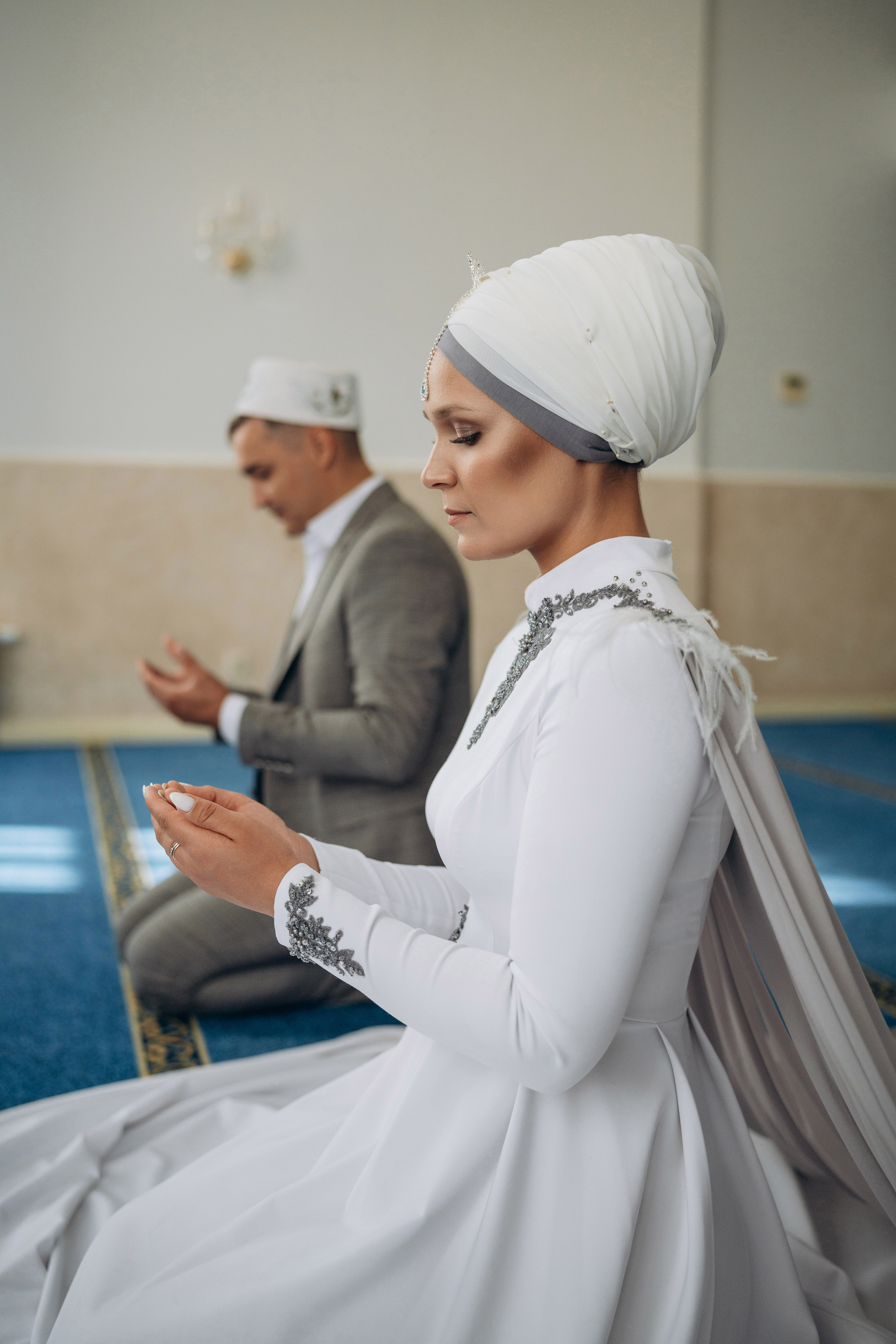 никах в мечети Иман Нуры, фотосессия в мечети Иман Нуры, фотограф на никах в Казани Ranas4you, образ невесты на никах, завязывание платка Казань, платье на никах Казань