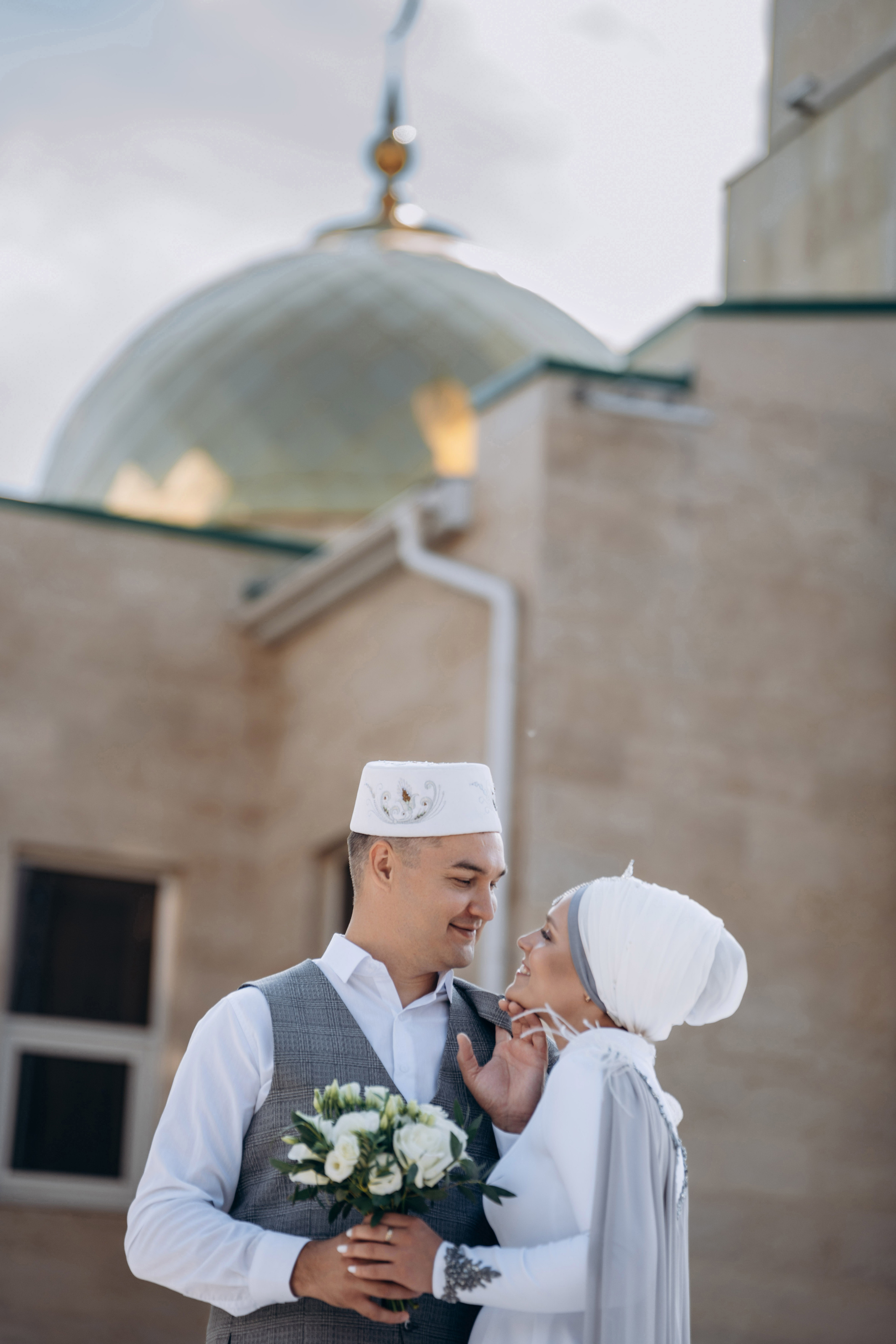 никах в мечети Иман Нуры, фотосессия в мечети Иман Нуры, фотограф на никах в Казани Ranas4you, образ невесты на никах, завязывание платка Казань, платье на никах Казань