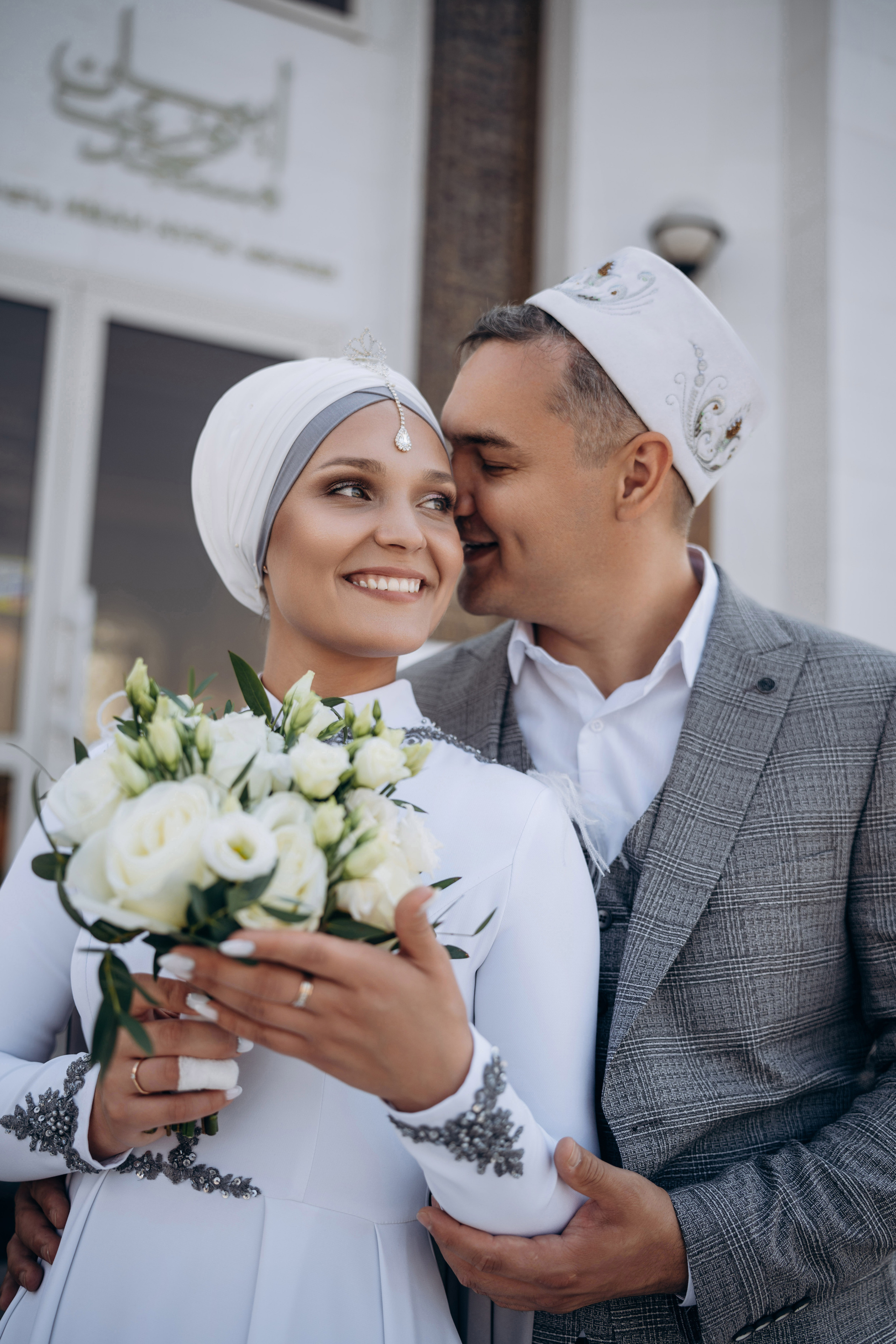 никах в мечети Иман Нуры, фотосессия в мечети Иман Нуры, фотограф на никах в Казани Ranas4you, образ невесты на никах, завязывание платка Казань, платье на никах Казань