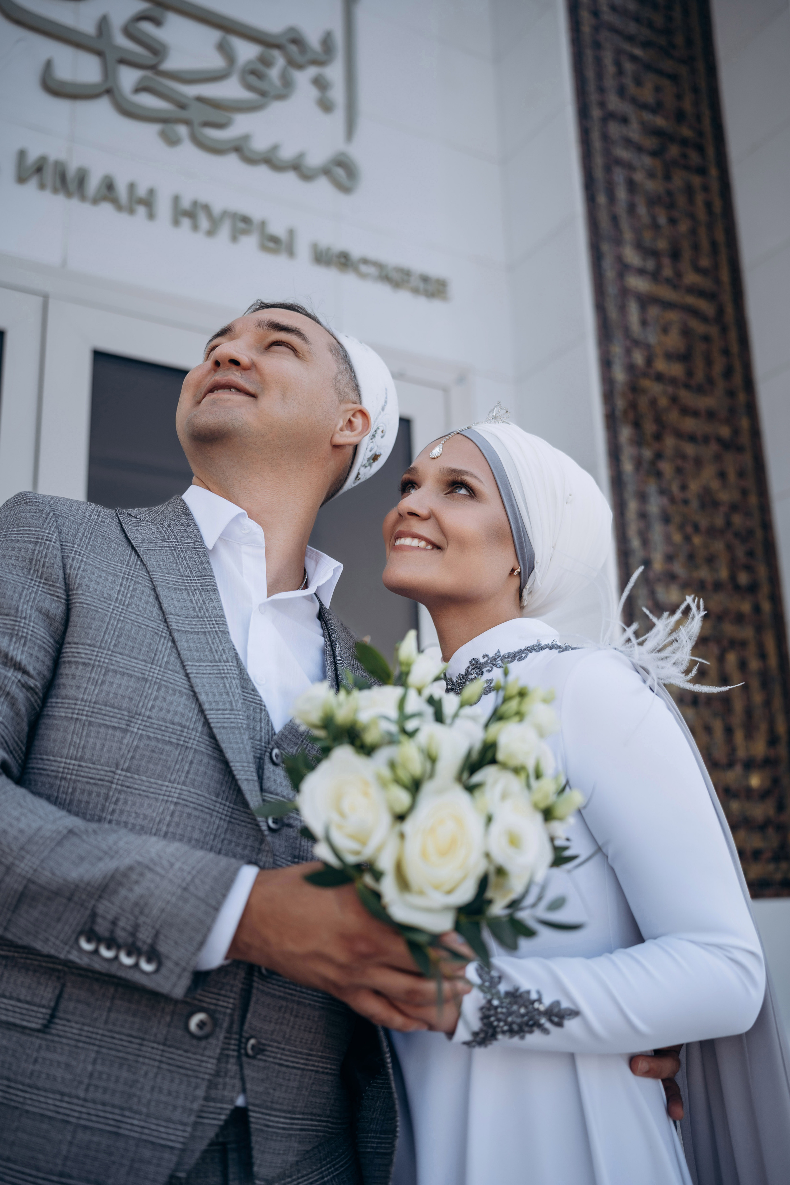 никах в мечети Иман Нуры, фотосессия в мечети Иман Нуры, фотограф на никах в Казани Ranas4you, образ невесты на никах, завязывание платка Казань, платье на никах Казань