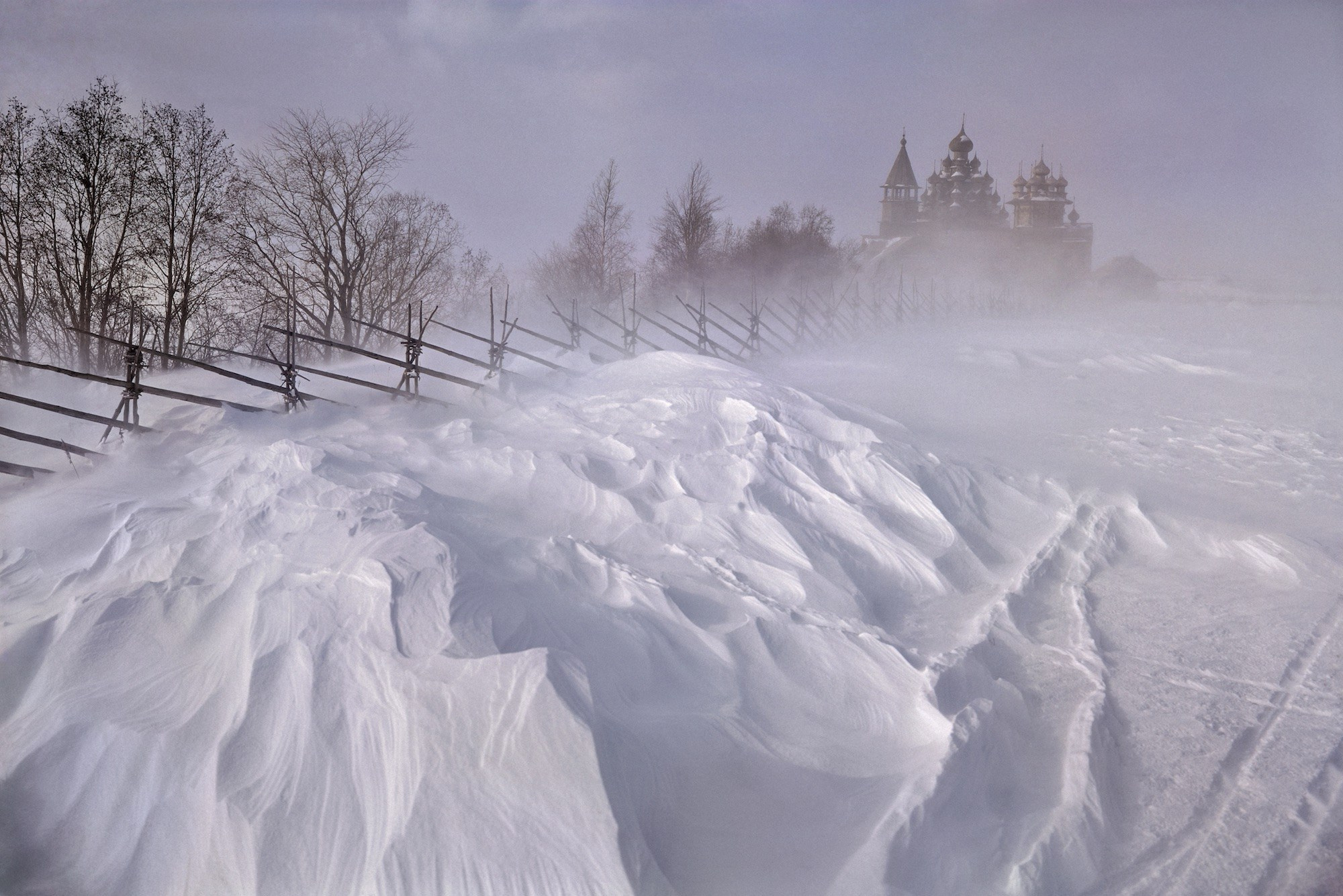 Кижи в метель