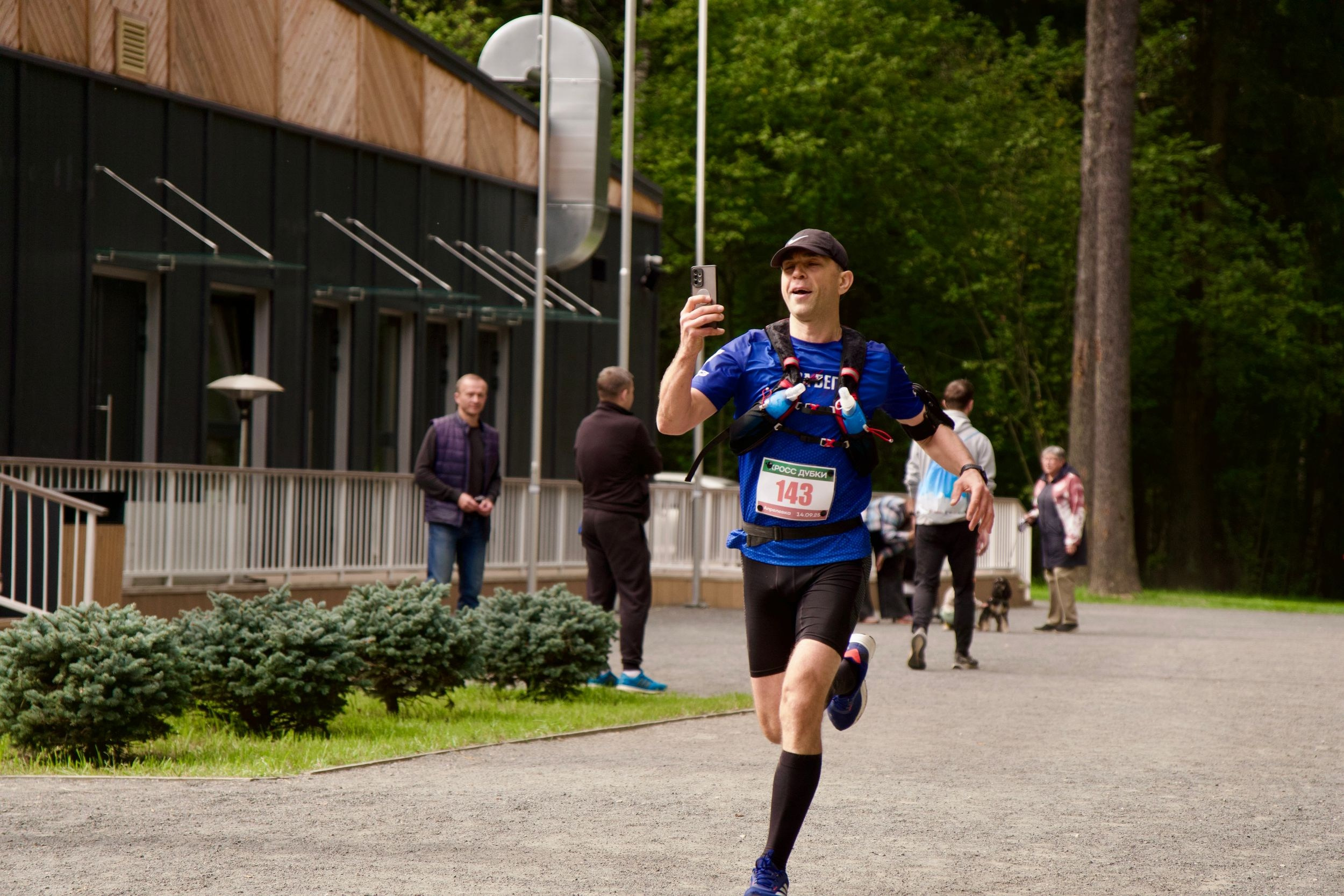 Забег в парке «Дубки». Кафе «БЕЛКА НАШЕПТАЛА». Ну оооочень концептуальное кафе