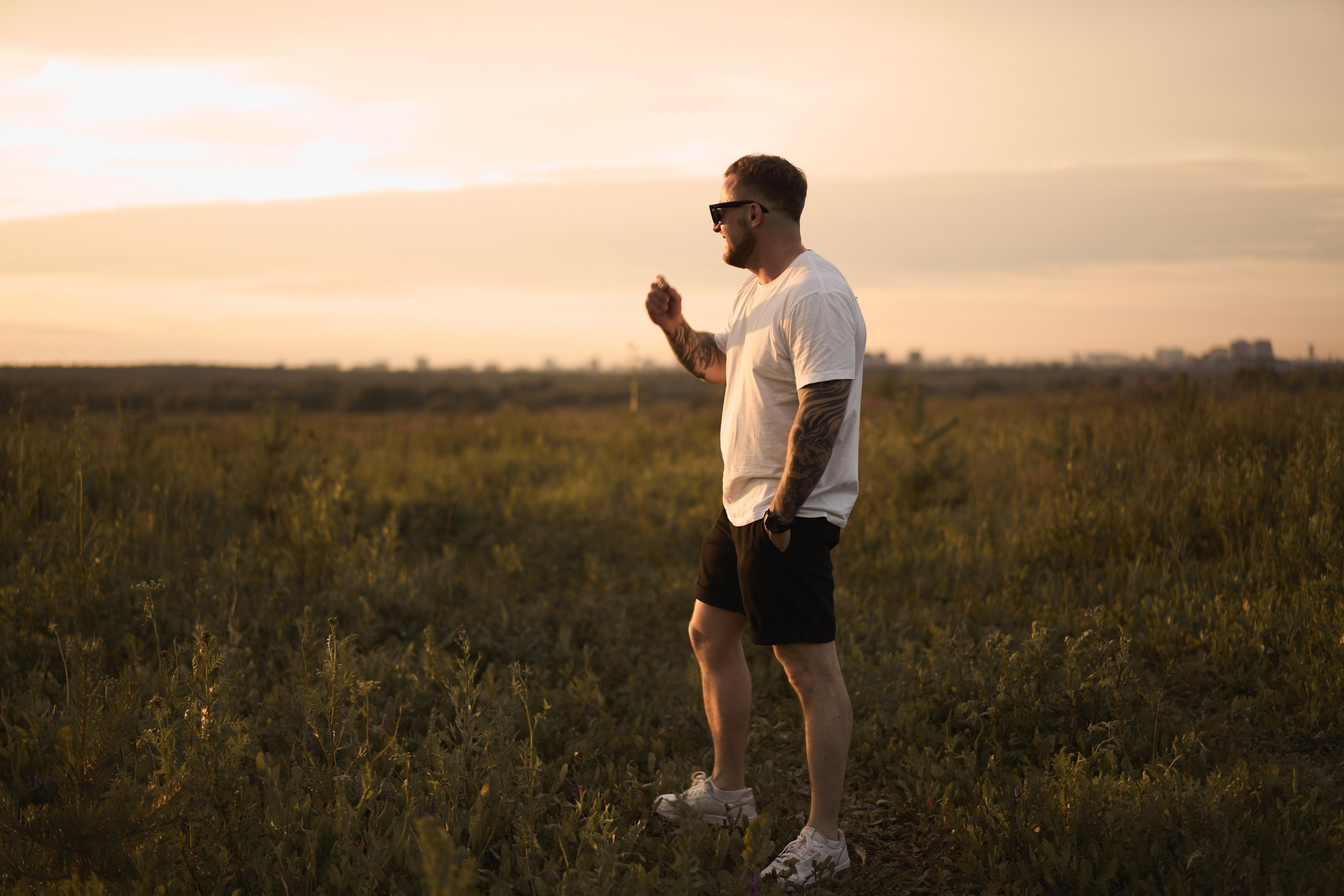 Фотосессия в поле на закате. Фотограф Екатеринбург Кокшарова Александра