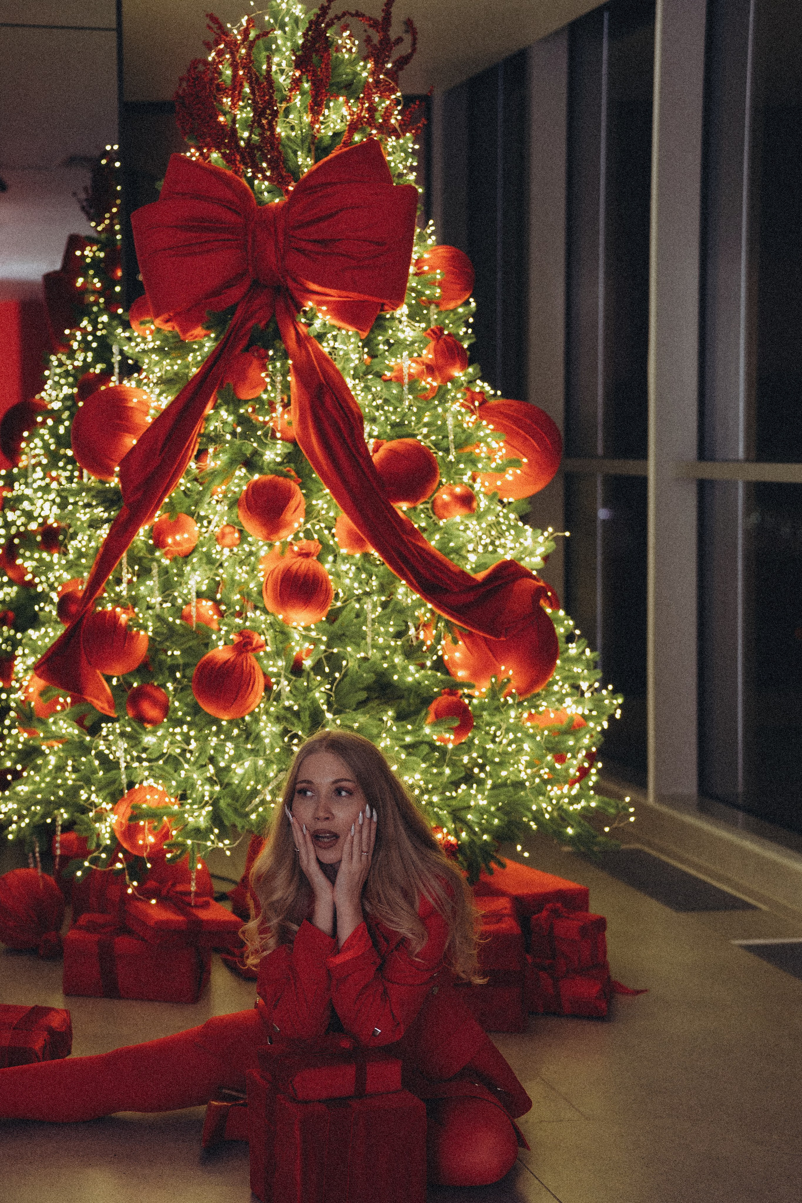 ФОТОСЕССИЯ К НОВОМУ ГОДУ В СТУДИИ С ЕЛОЧКОЙ КРАСИВЫЙ ОБРАЗ. Профессиональный фотограф, Санкт-Петербург — Виктория Богомолова