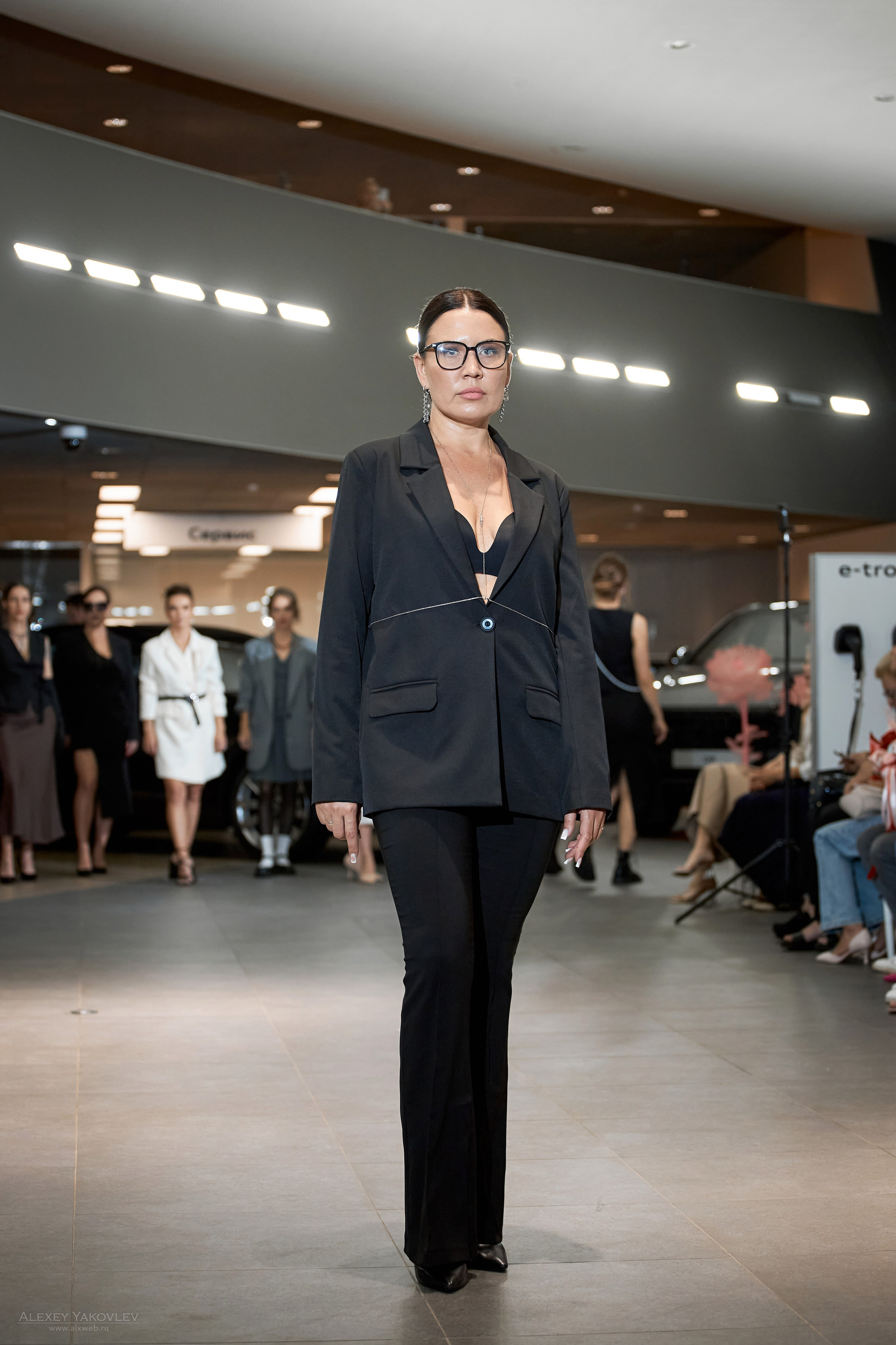 Модный показ PRE-FALL модельной школы Modeling+. Фотограф Алексей Яковлев