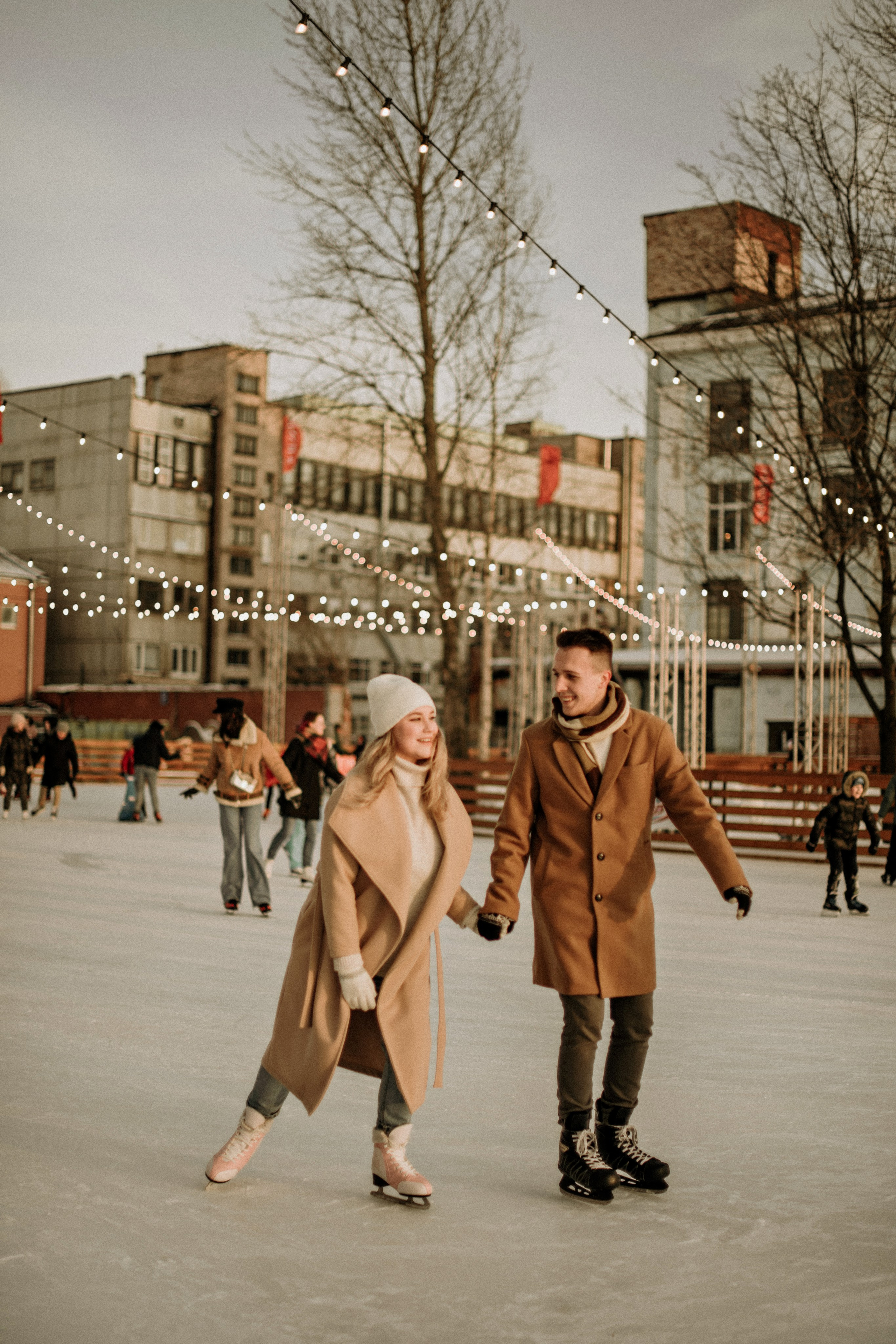 Лиза и Антон. Каток. Свадебный фотограф в Санкт-Петербурге София Шубик