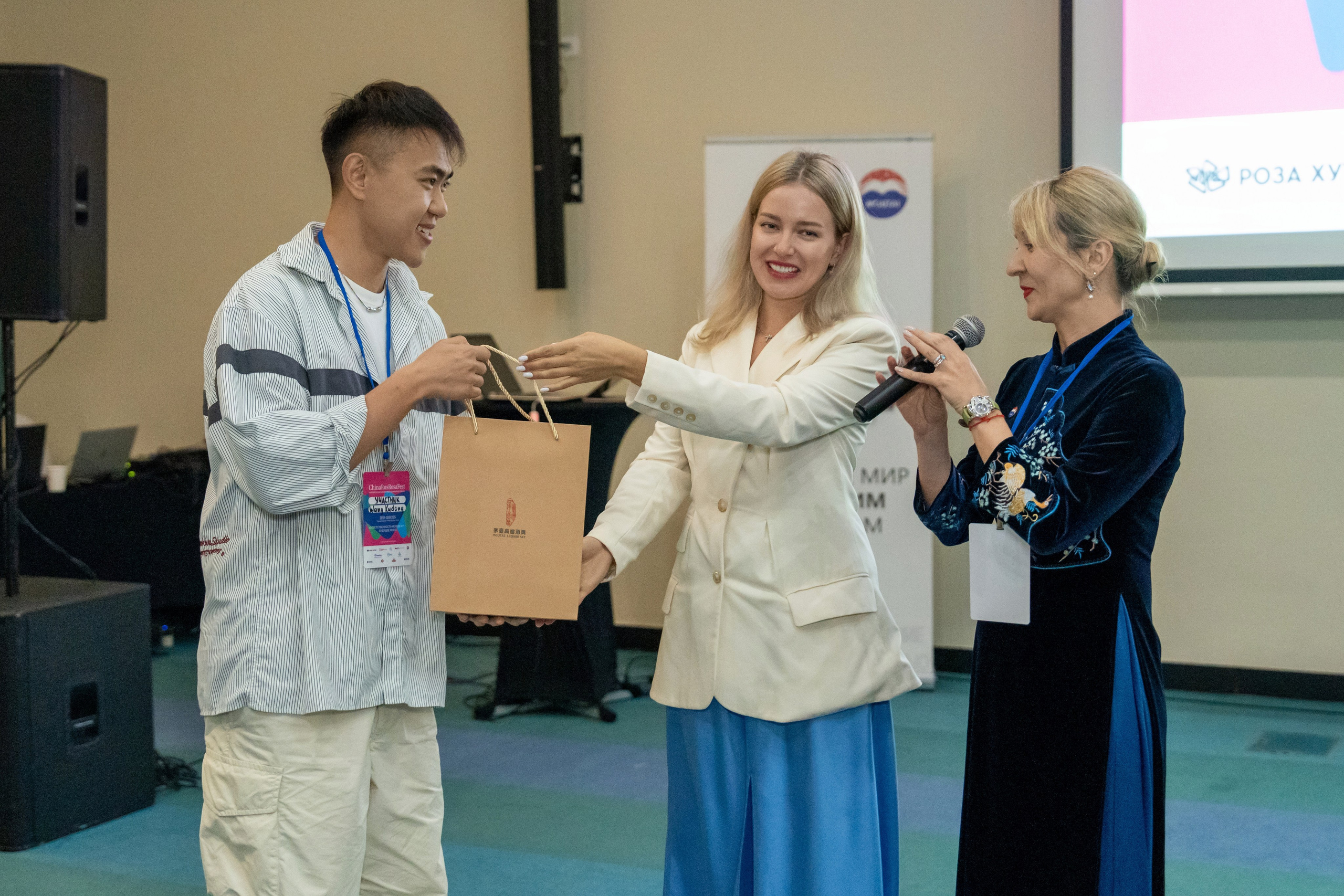 ChinaRosaFest 2024. Репортажный фотограф в Красной Поляне и Сочи Павлюченко Екатерина