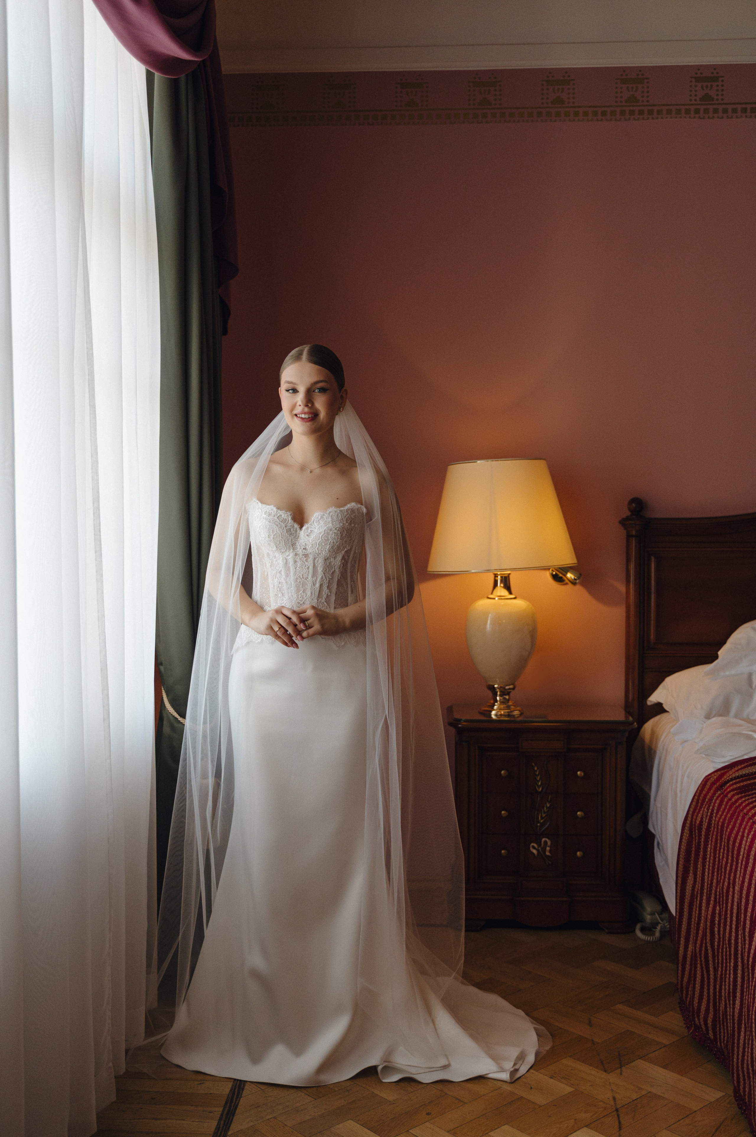 Дмитрий и Луиза. Гостиница Националь и ресторан Белуга. Свадебный фотограф Москва и Санкт-Петербург. Анастасия Чудина