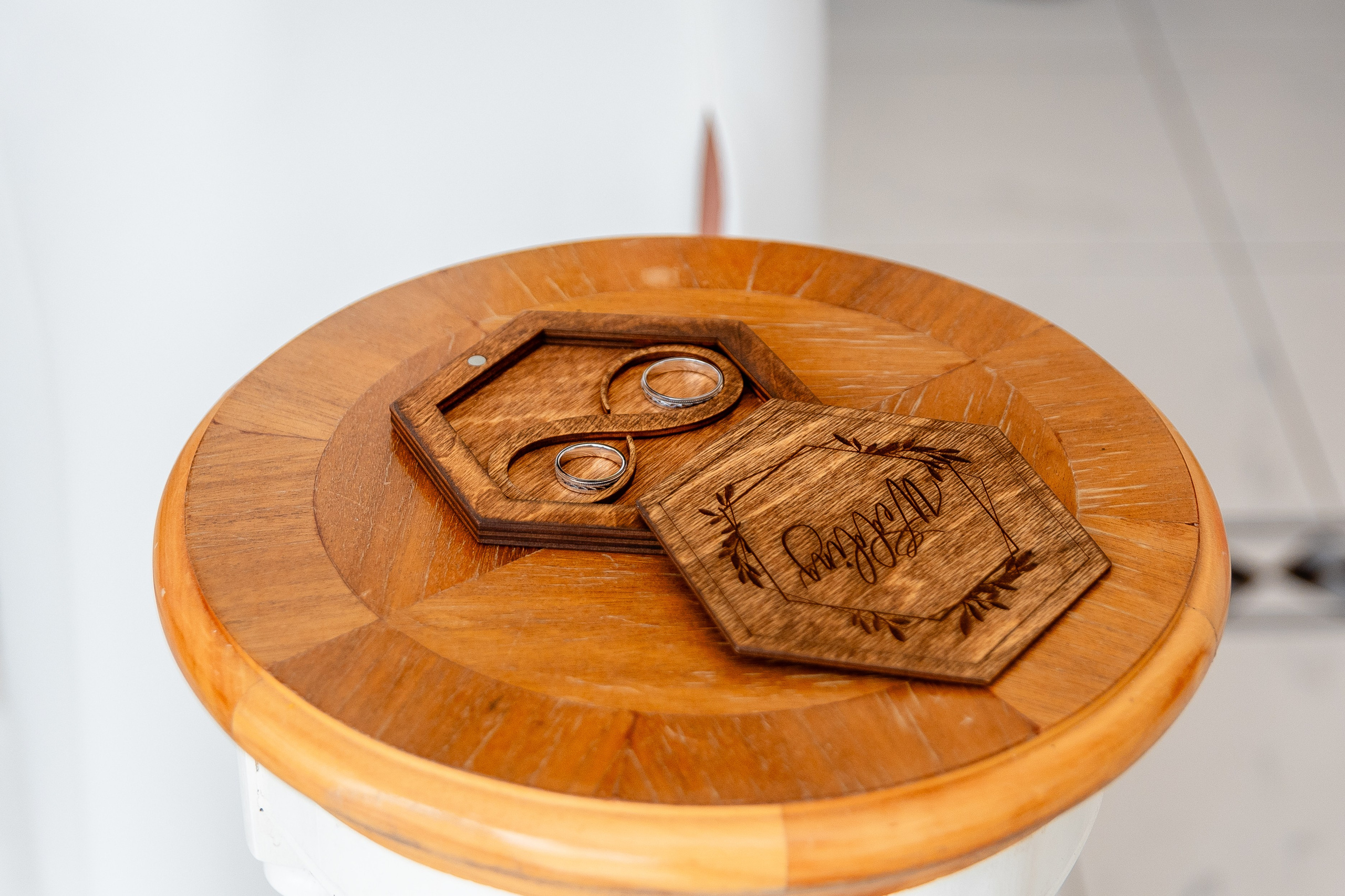 Евгений Саранцев, президент мотоклуба «Garage 13 MCC» и прекрасная Ирина. Фотограф Елена Медок Калининград