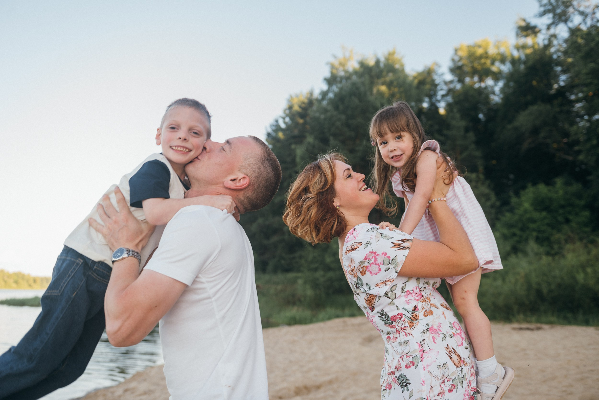 Семейная фотосессия на закате. Семейный фотограф на крещение, венчание в Иваново Галина Скурихина