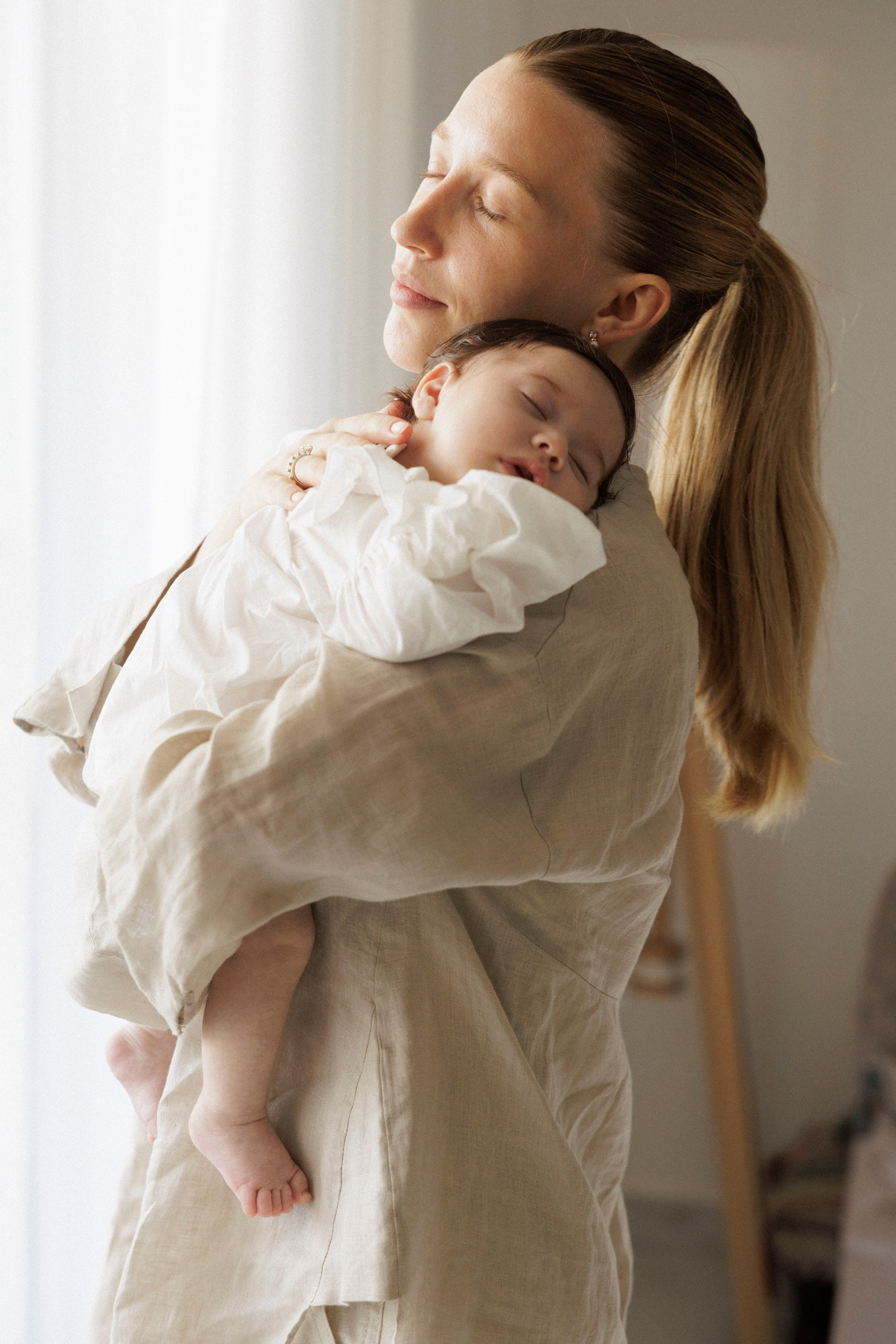 New born family photoshoot at home. Wedding and family photographer
