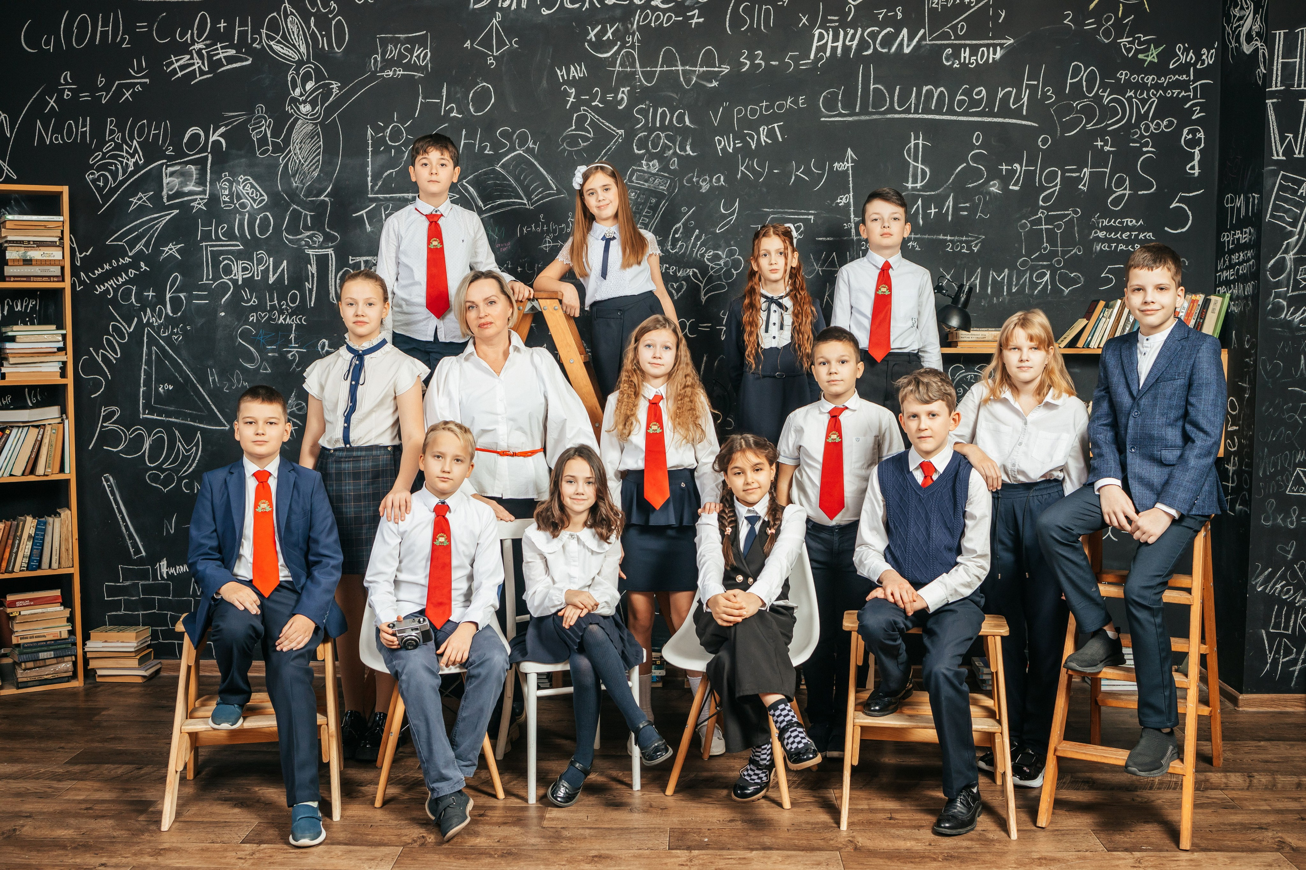 Студия школьной фотографии. Фотостудия выпускных альбомов в Твери. Студия школьной фотографии в Твери. Выпускные альбомы в Твери