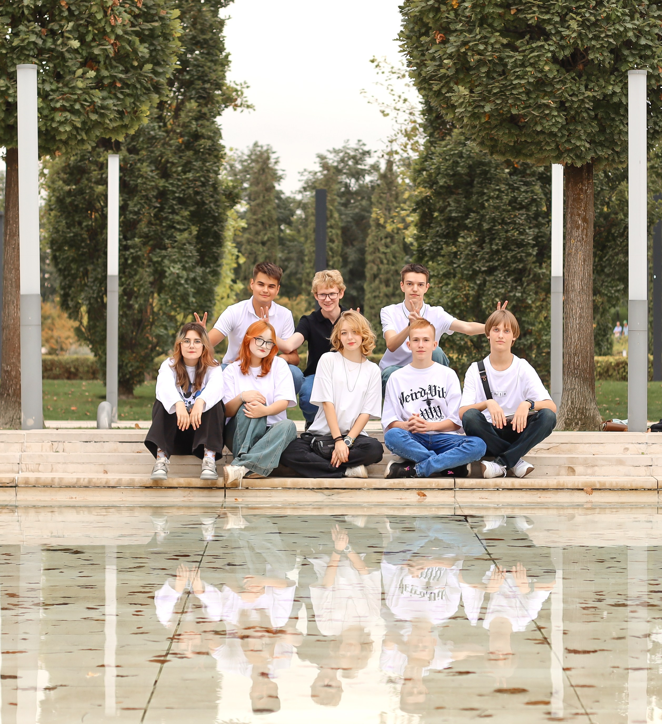 Школьная съёмка у фонтана в парке Галицкого 