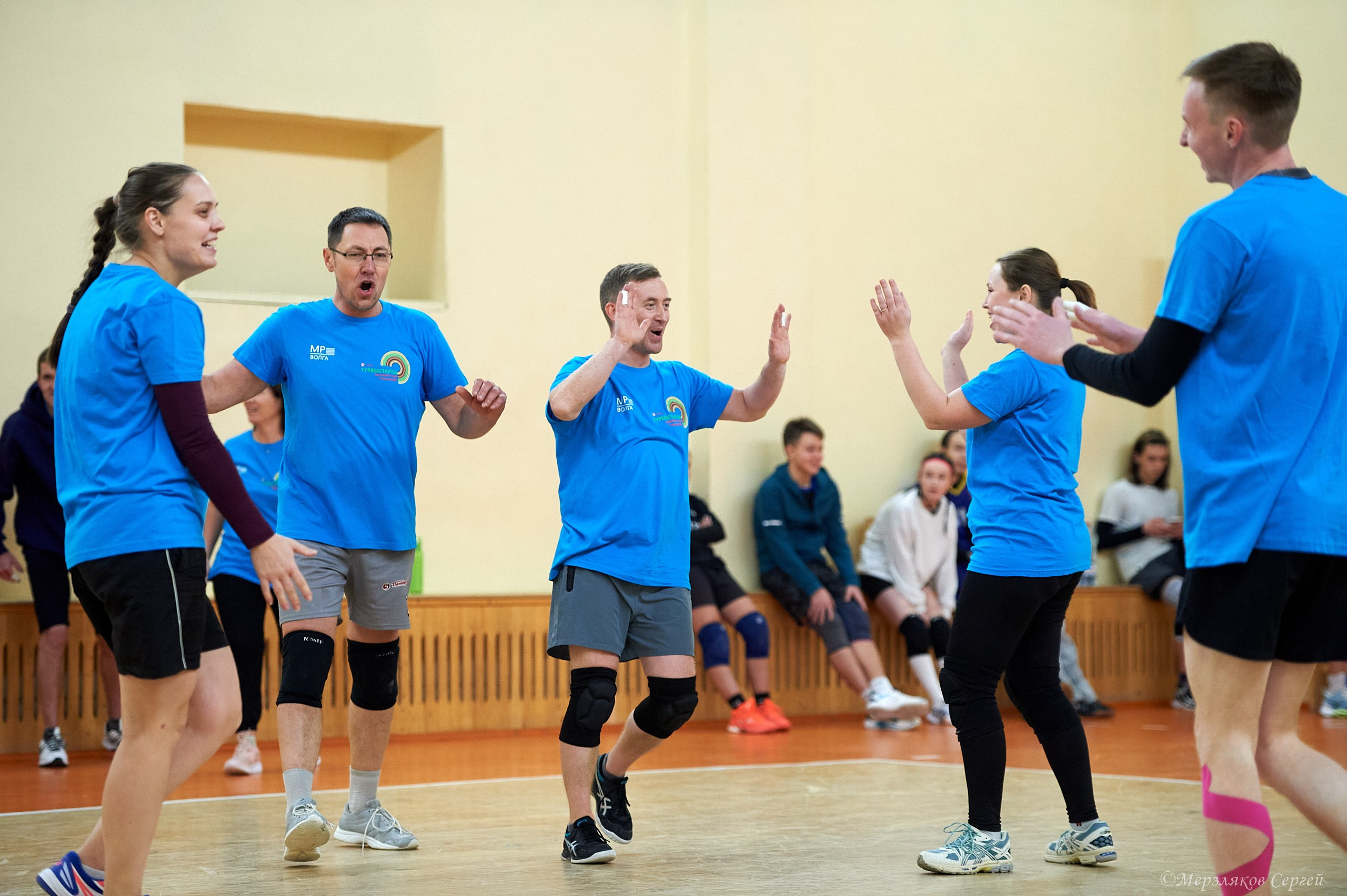 Новогодний турнир по волейболу. Ижевск. 15.12.2023. Спортивный репортажный фотограф в Ижевске Сергей Мерзляков