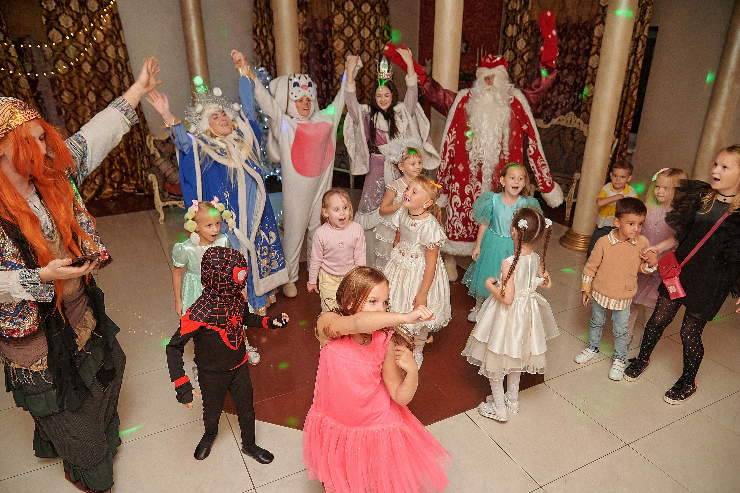Портфолио репортажной фотосъёмки: Звёздный Дом Деда Мороза. Фотограф Яковлев Роман — Красноярск