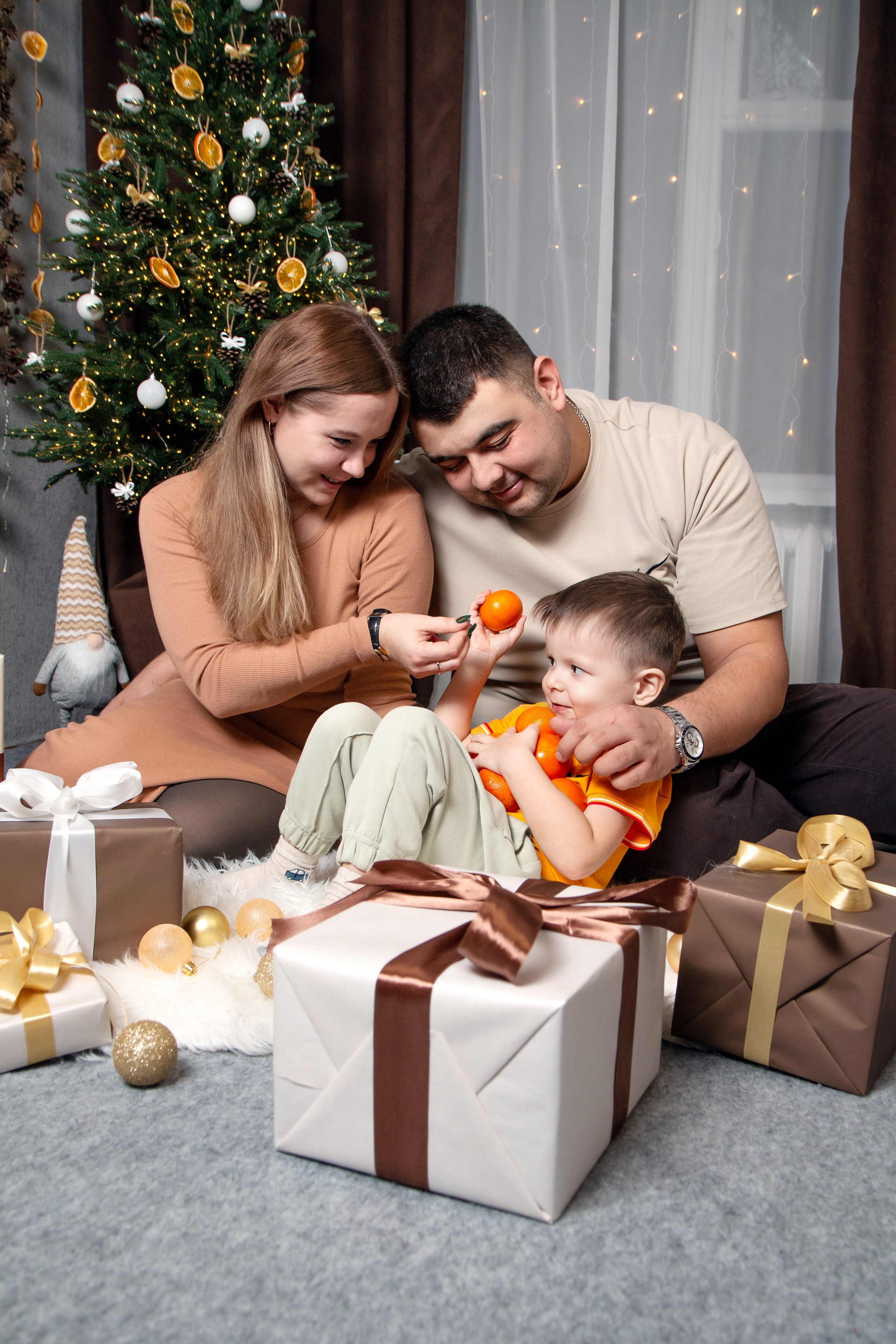 Семейная новогодняя фотосессия в Шелехове. Фотограф в Шелехове, лучшие выпускные альбомы в Шелехове