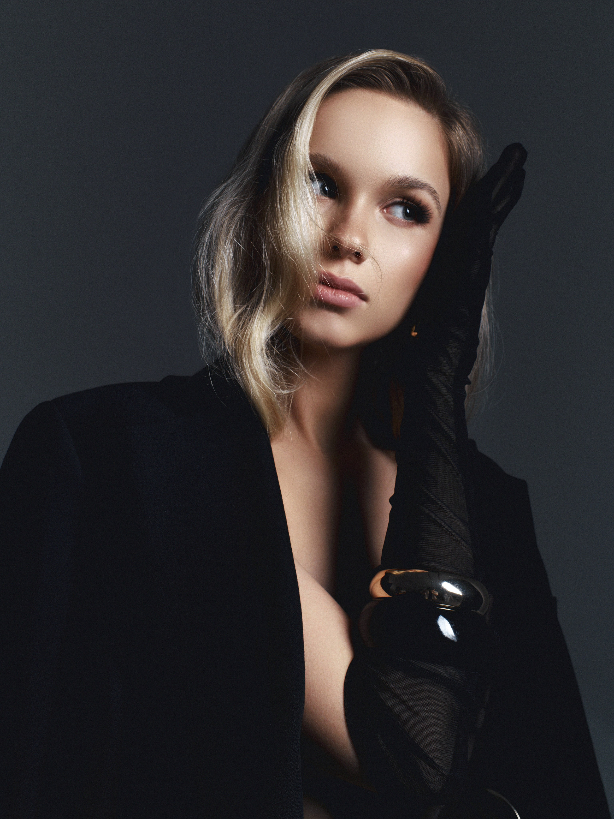 ELIZ. NOIZOMAX Художественный фотограф в Дубай