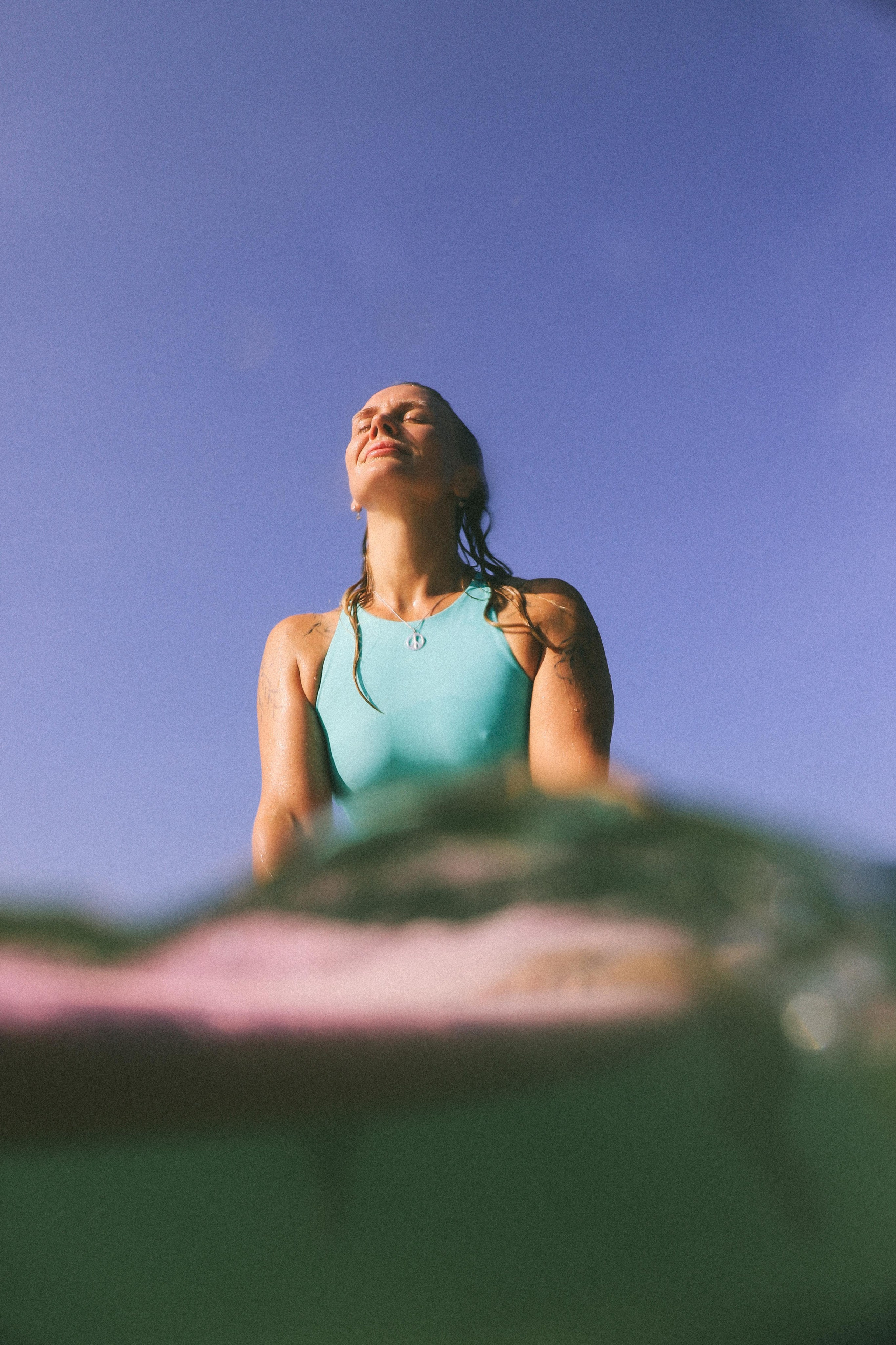 Съемка серфинга на рассвете | Девушка с доской Ross Concept на Coconut Beach. Фотограф на Шри-Ланке