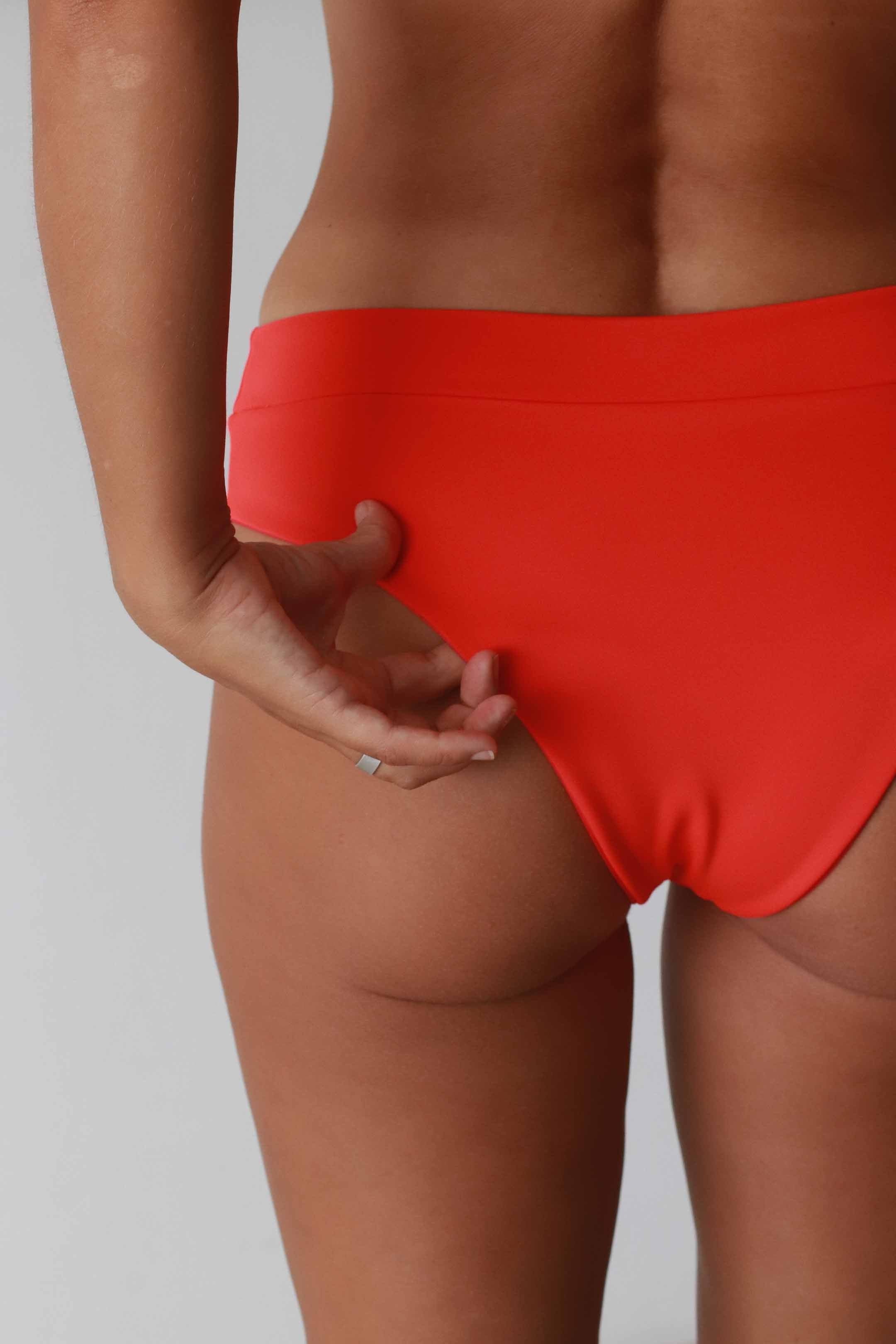 Коллекция спортивной одежды и купальников. Фотограф на Шри-Ланке