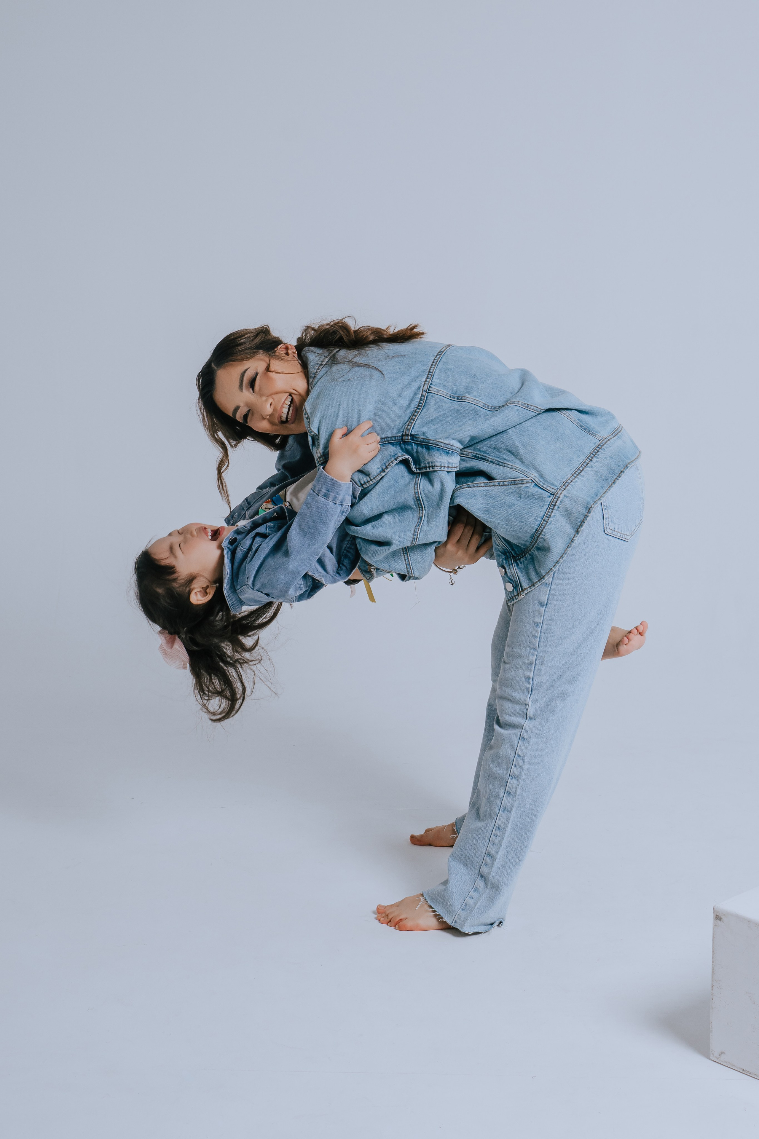 Ира и Аня. Фотограф Ярмишко Дарья. Выпускные фотокниги