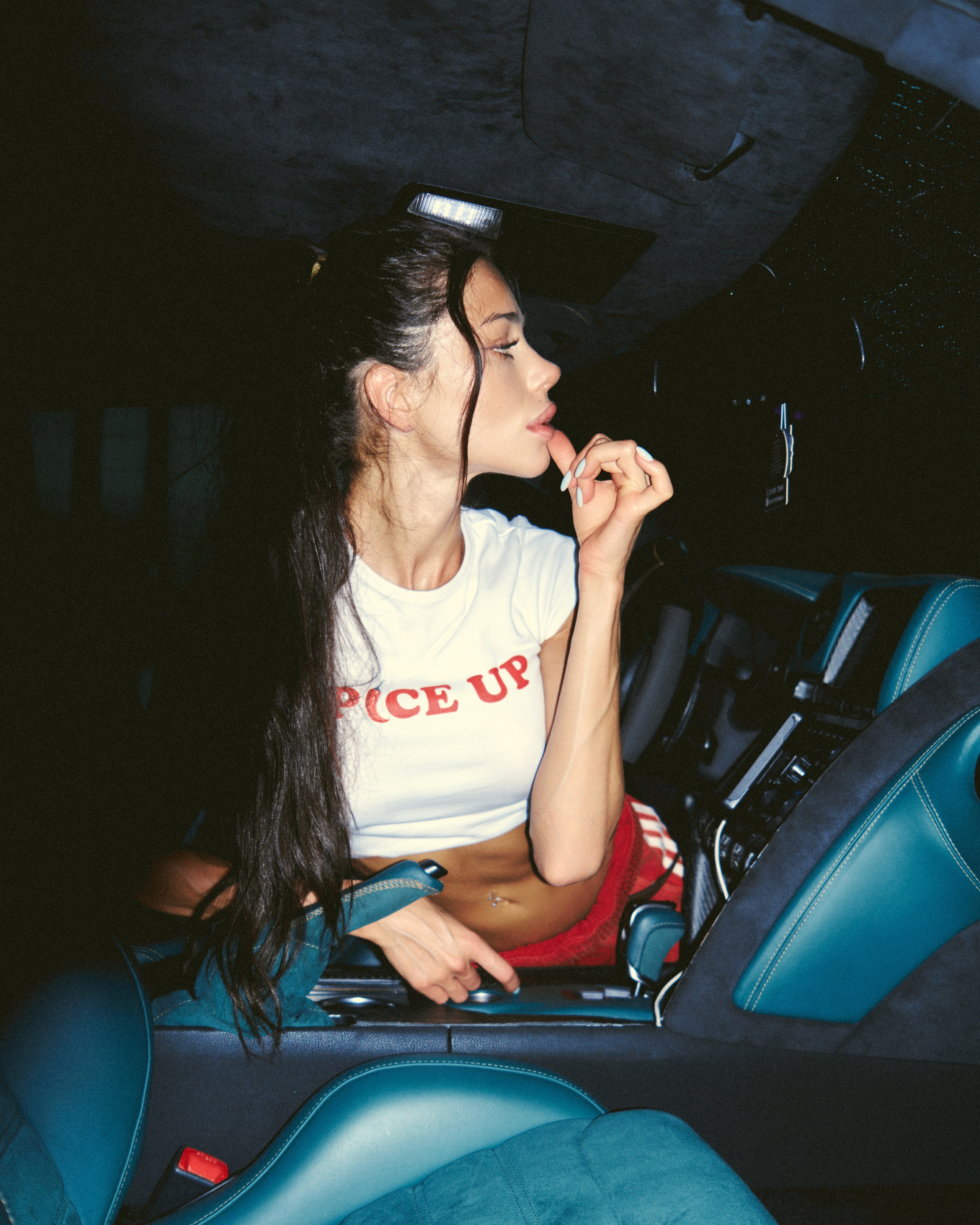 Yanas0r0ka. NOIZOMAX Художественный фотограф в Дубай