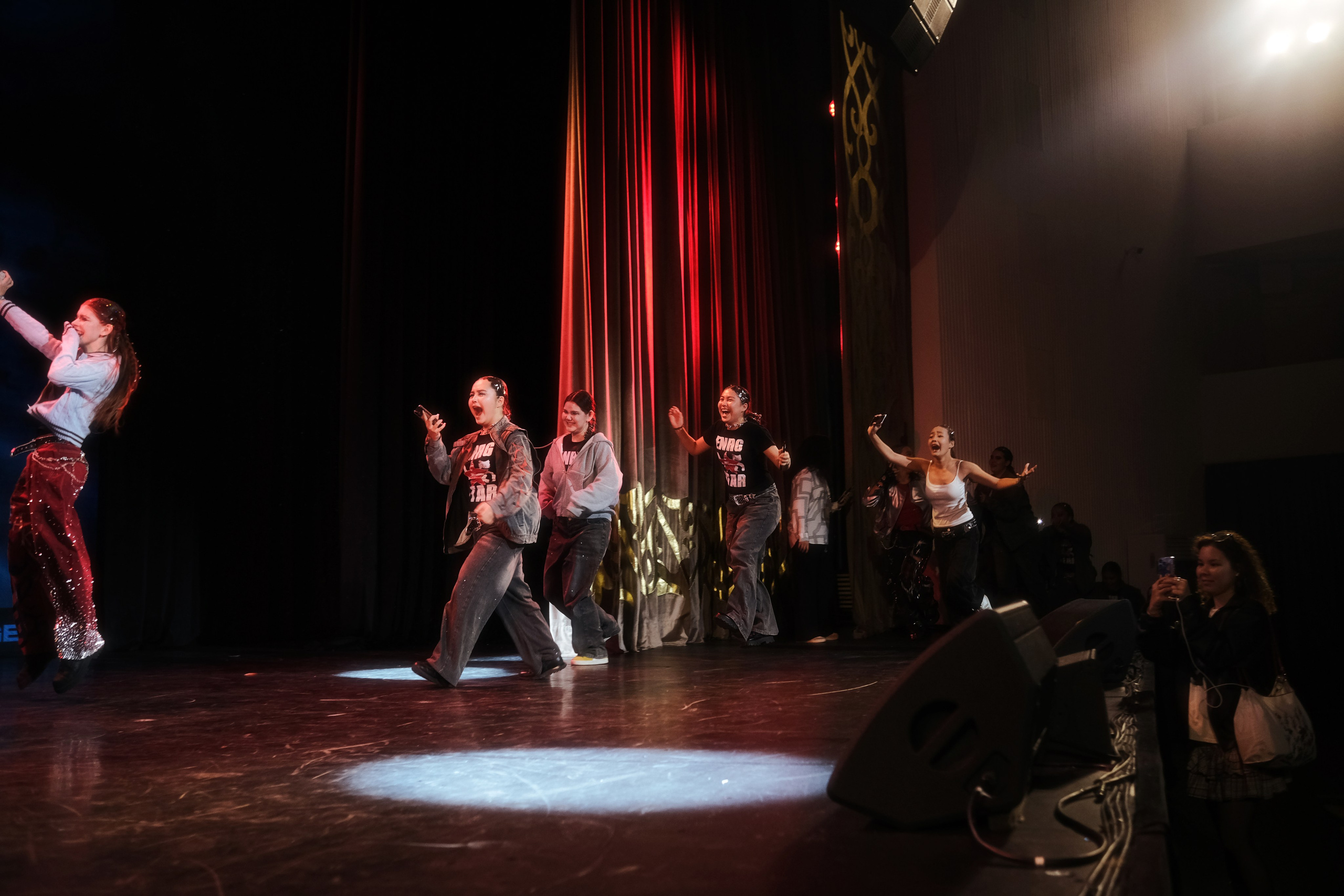 ON THE STAGE 03.10.2026. Креативный фотограф и ретушёр в Астане и Омске