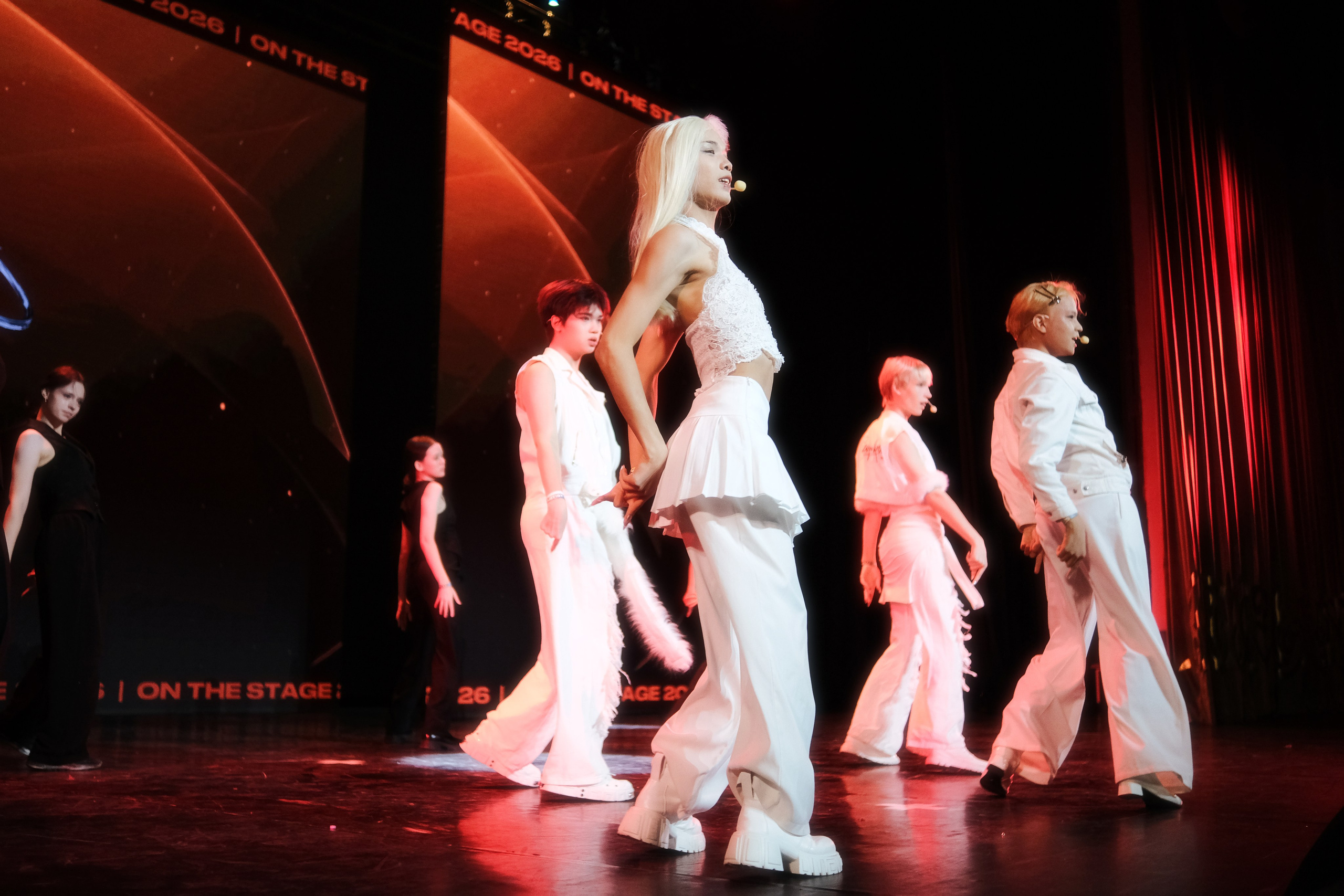 ON THE STAGE 03.10.2026. Креативный фотограф и ретушёр в Астане и Омске