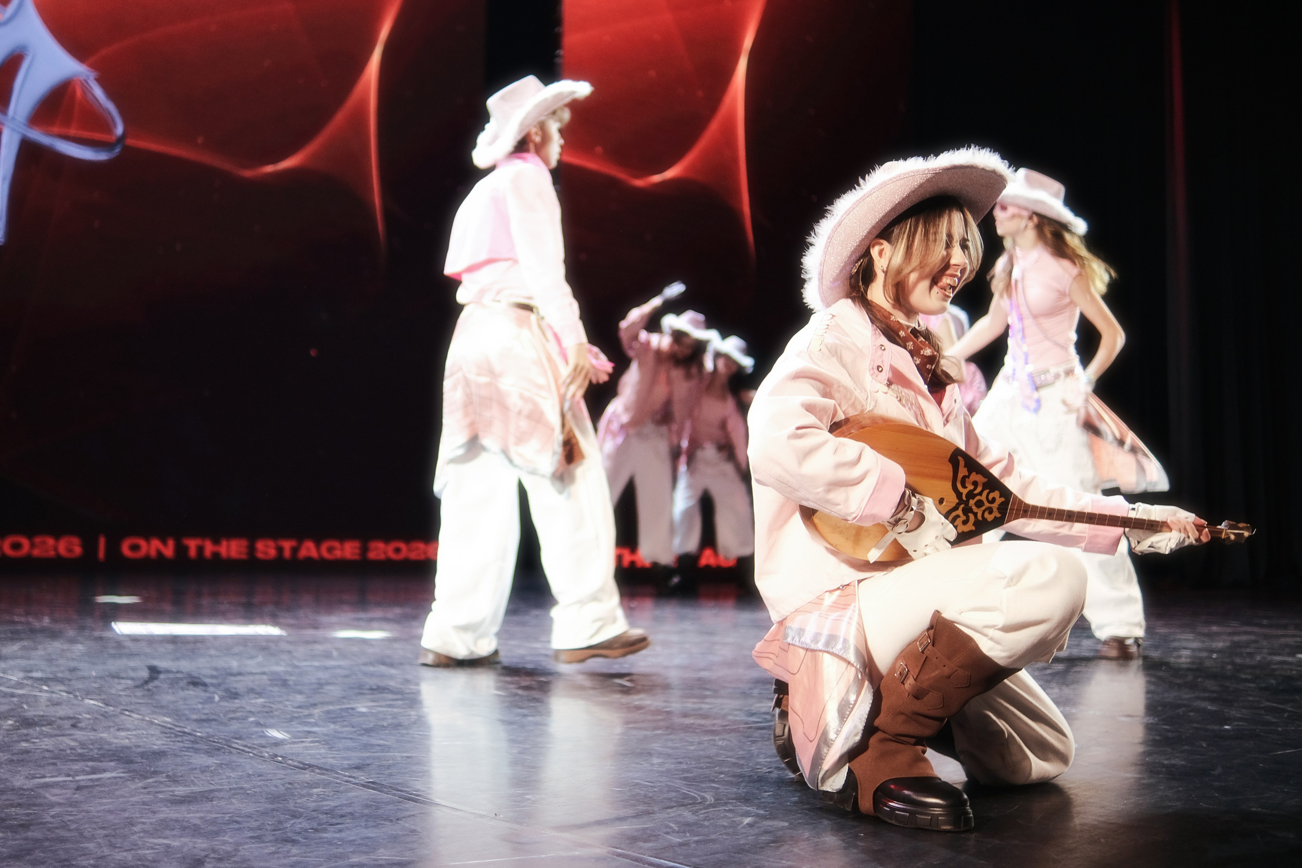 ON THE STAGE 03.10.2026. Креативный фотограф и ретушёр в Астане и Омске