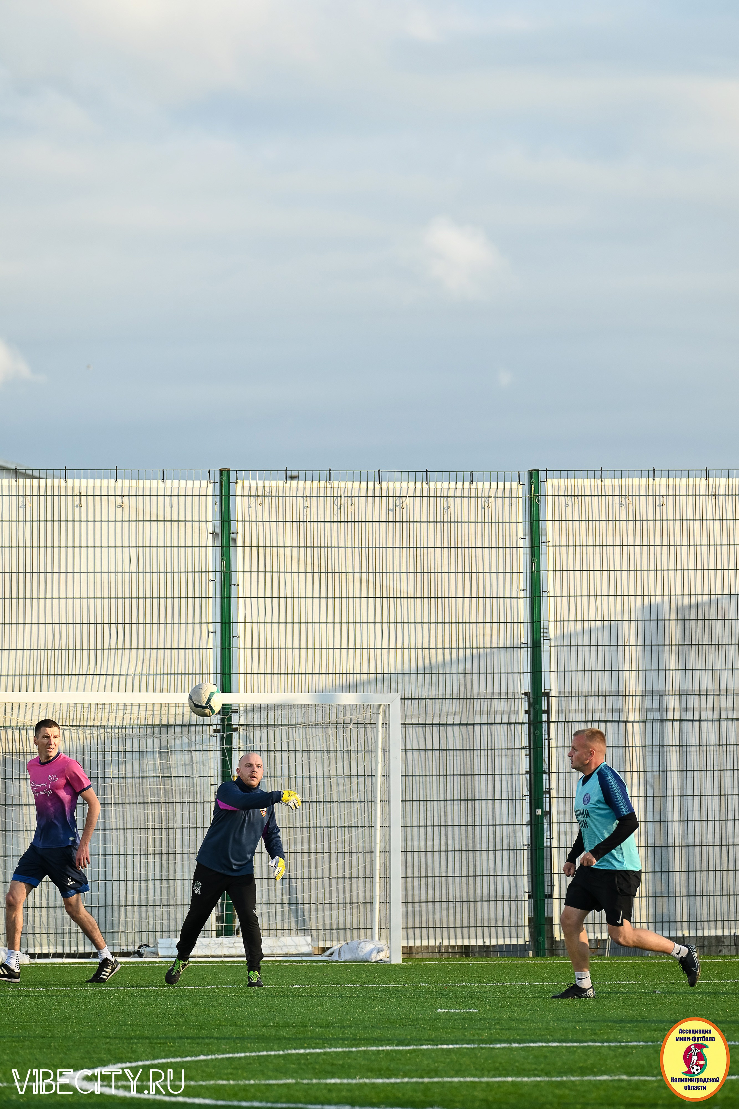 ИГРЫ МИНИ-ФУТБОЛЬНОЙ И КОРПОРАТИВНОЙ ЛИГИ. VIBECITY.RU Вайб Сити Ру Фоторепортажи Фотоотчеты Калининград