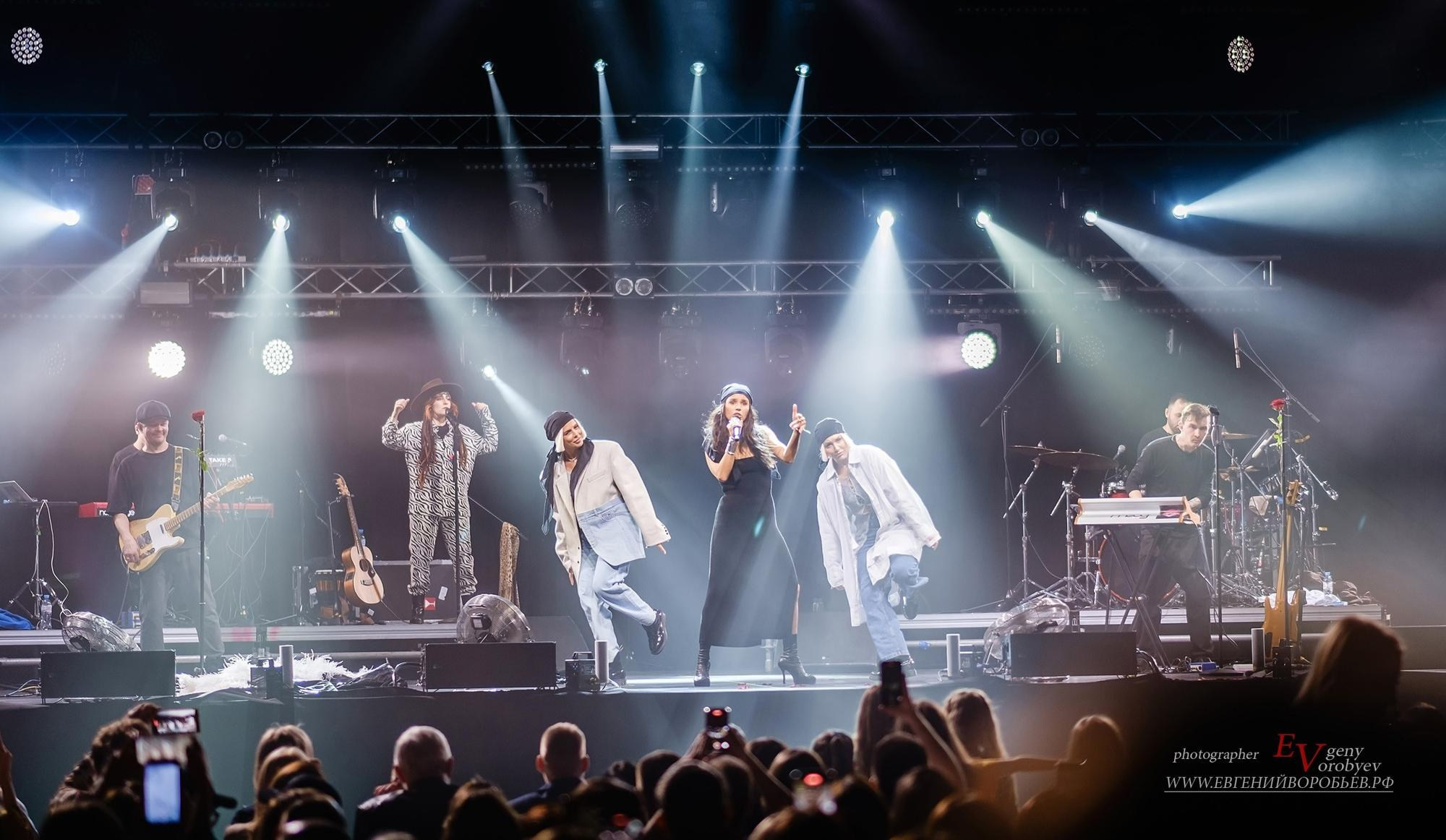 Концерт певицы зиверт в Красноярске фото репортаж артистка шоу фоторепортаж репортажный фотограф фотосъёмка заказать цена стоимость пример