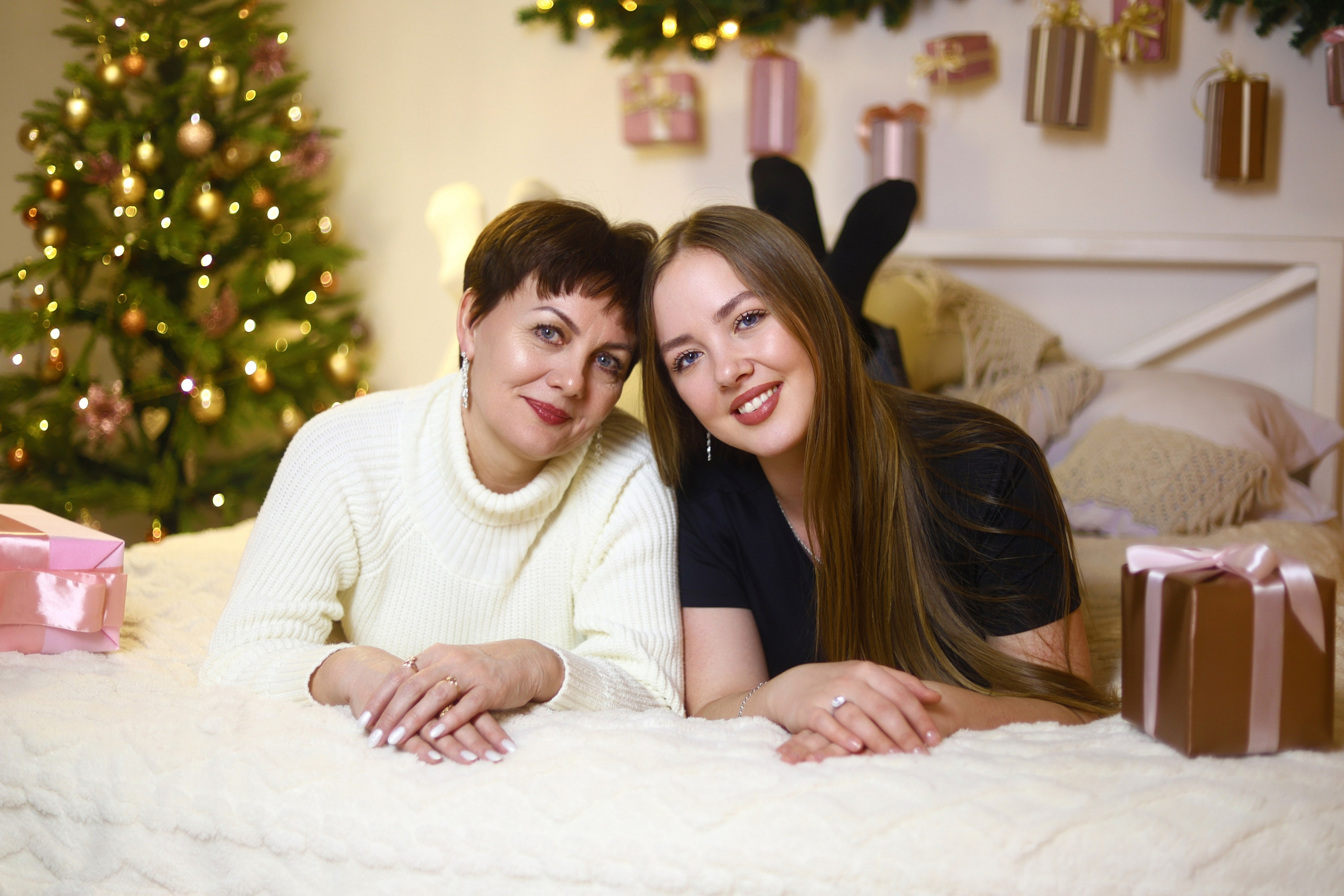 Семейные фотосессии студийные; новогодние, тематические, домашние и тд. Выпускные альбомы для школ и Детских садов в Барнауле /Выпускные/Свадебные/Детские/Семейные и др. виды съёмок /Фотограф Вера Валейко