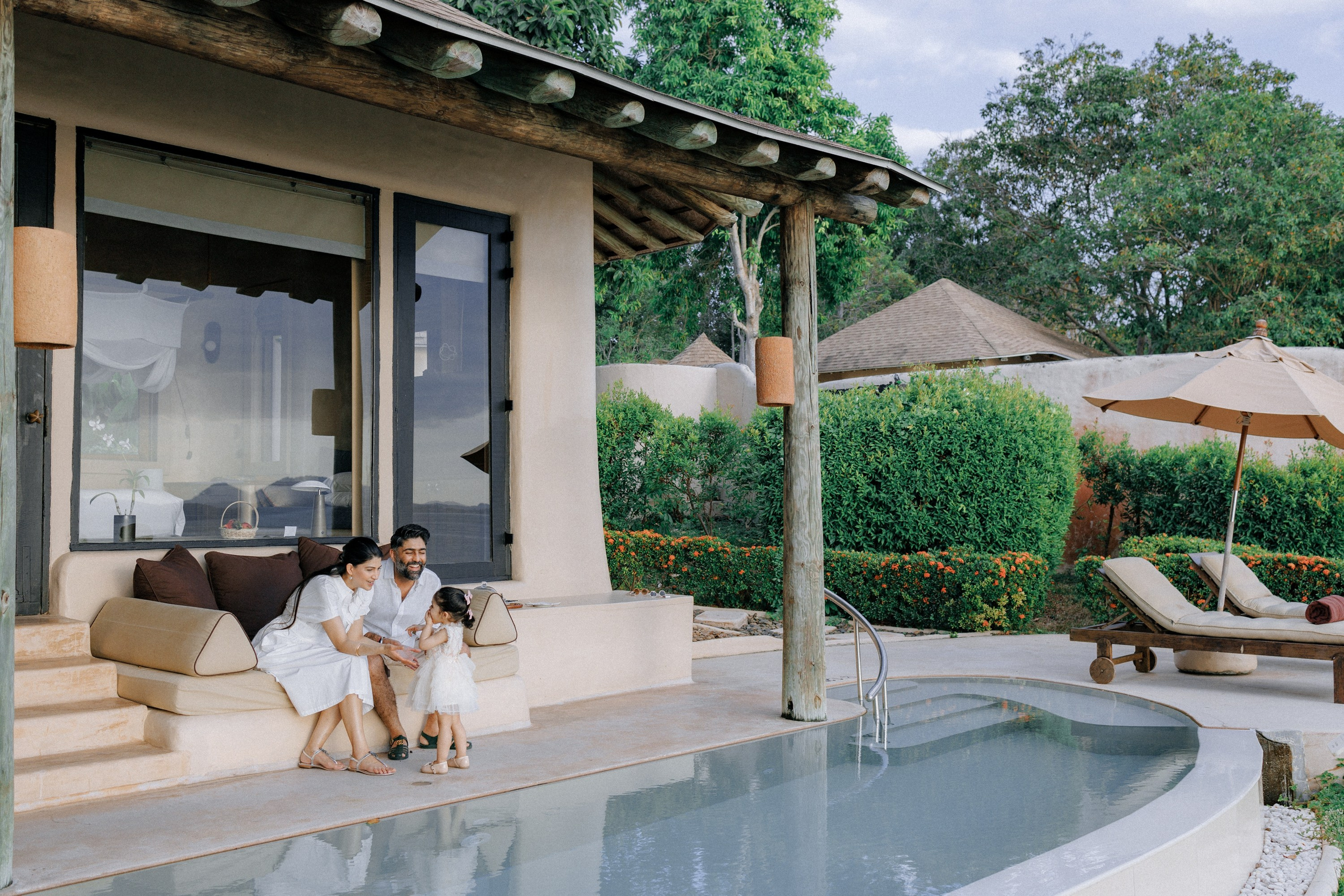 Family photoshoot in Phuket, Thailand. Fedor Lemeshko — Destination Wedding and Family Lifestyle photographer