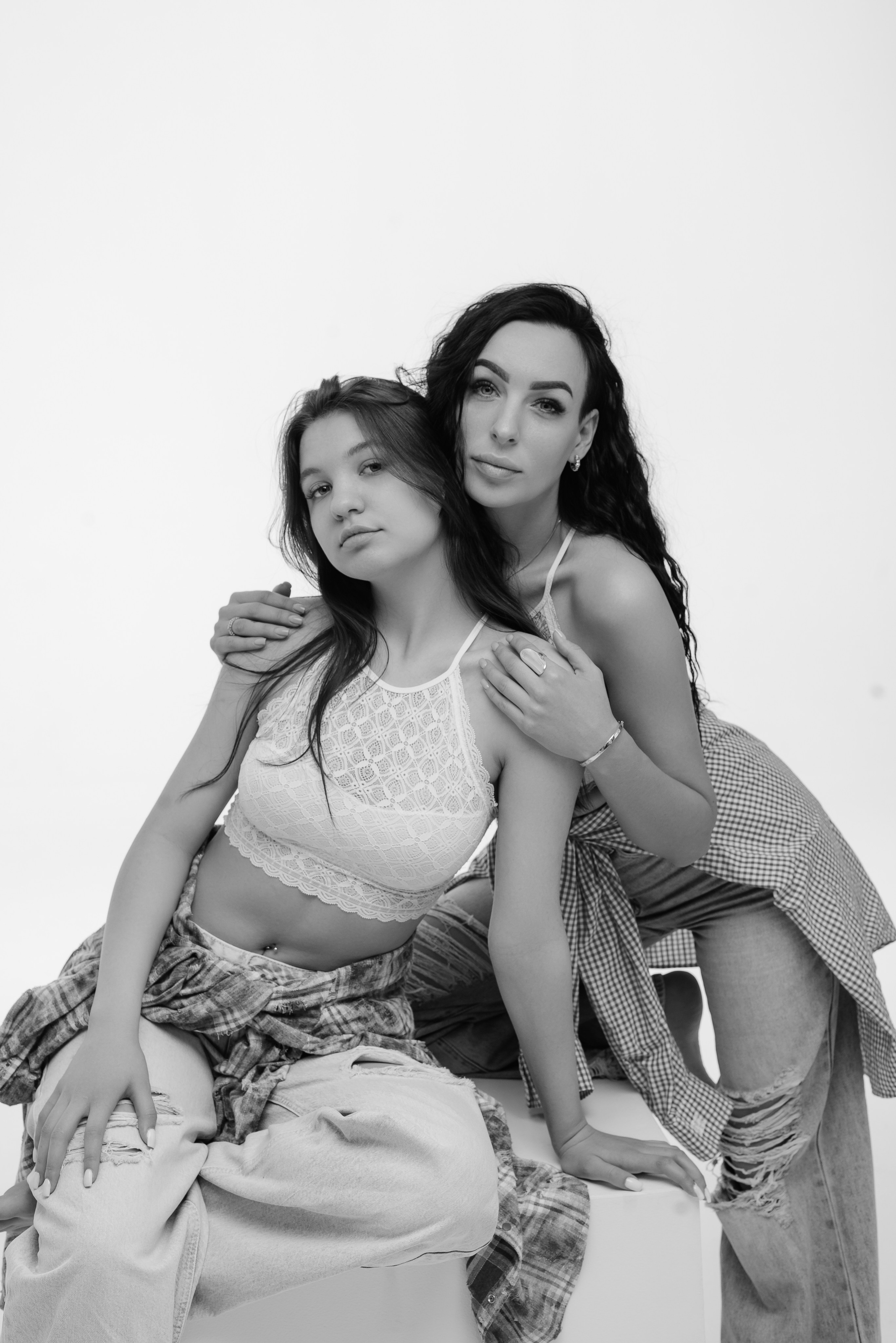 Фотосессия в стиле Vogue в фоновой студии (на однотонном фоне). Свадебный, семейный и школьный фотограф в Бийске Ксения Мамаева