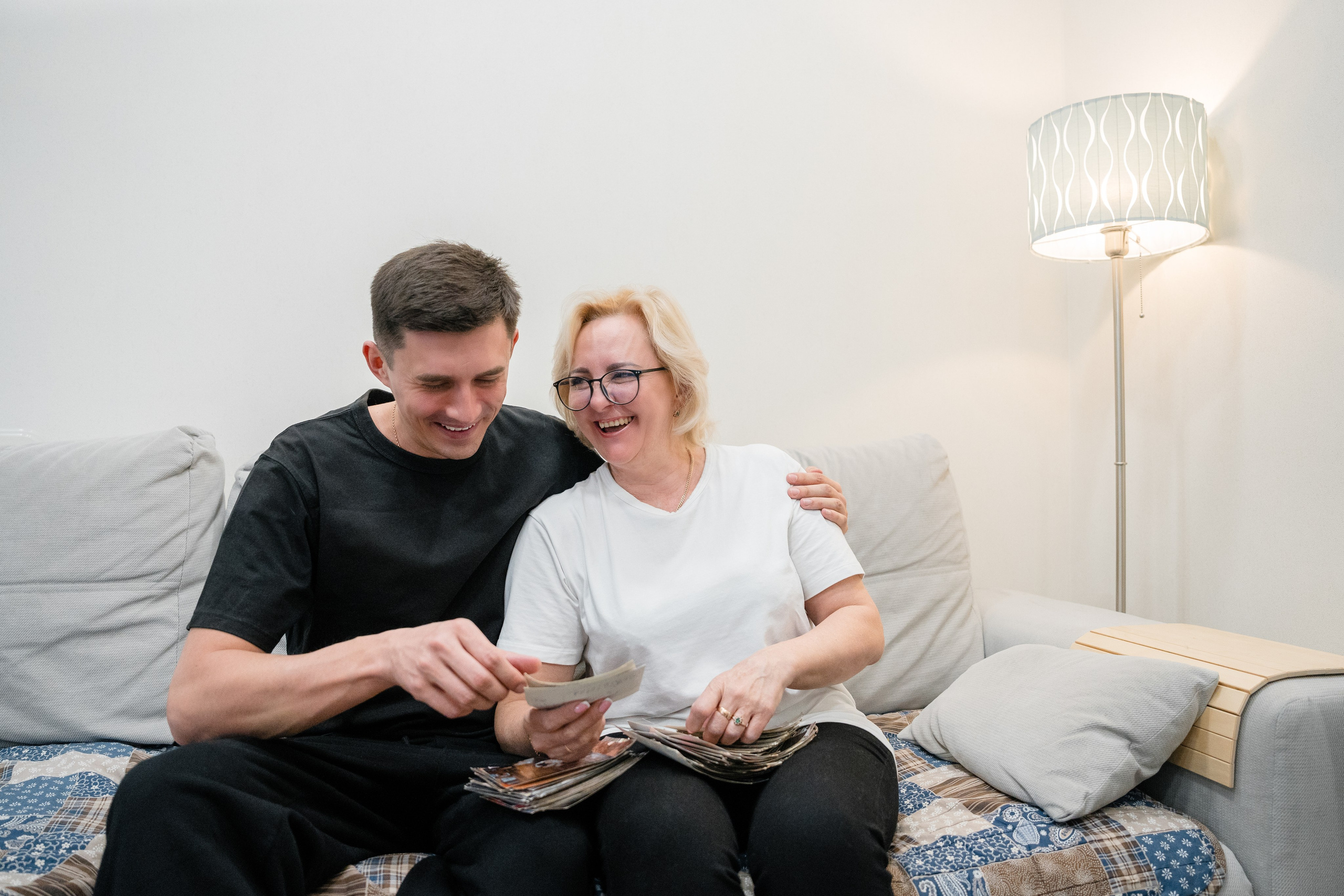 Артем с мамой. Katya Schou