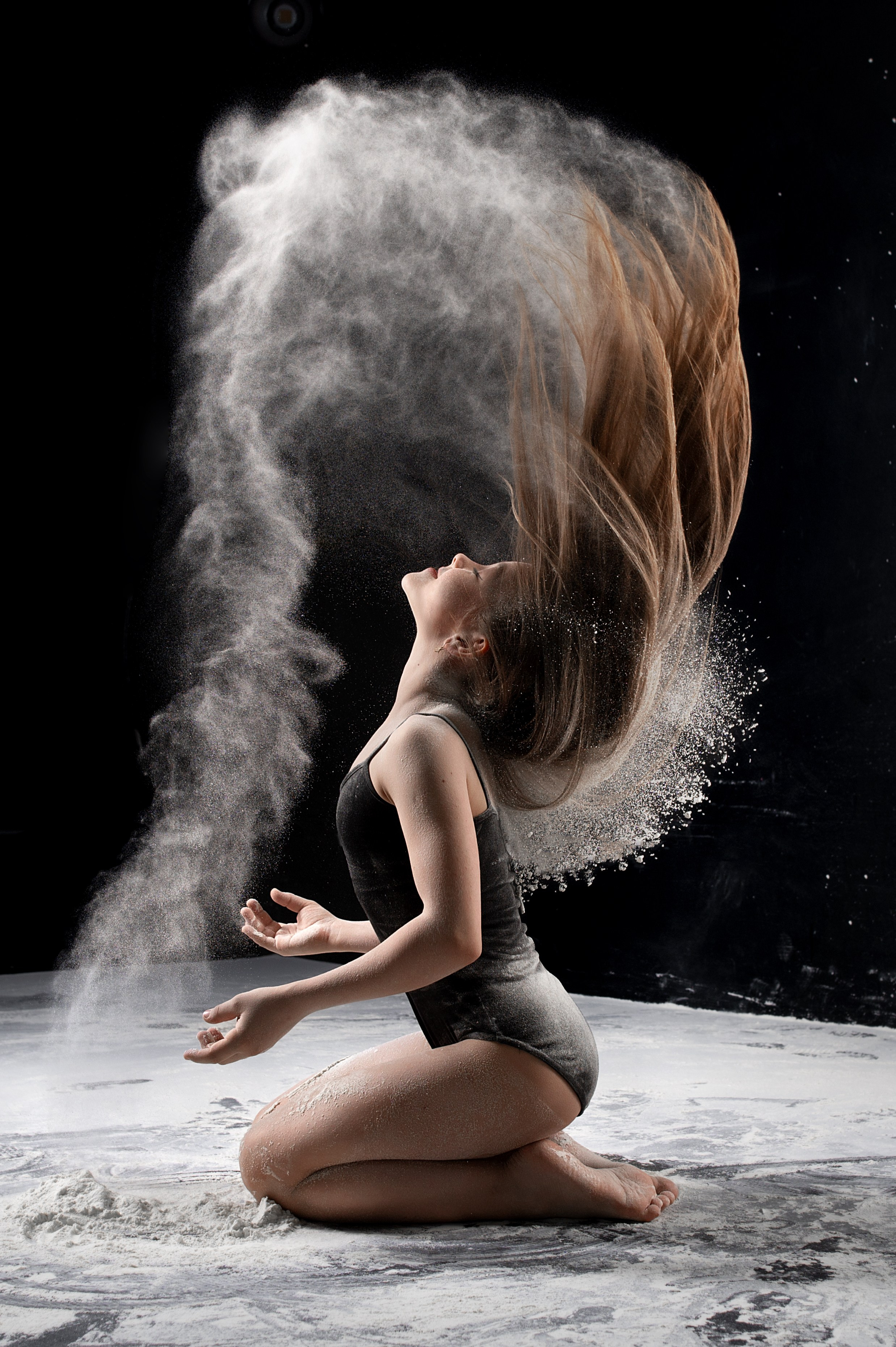 Фотосессия с мукой. Фотограф Евгения Соколова